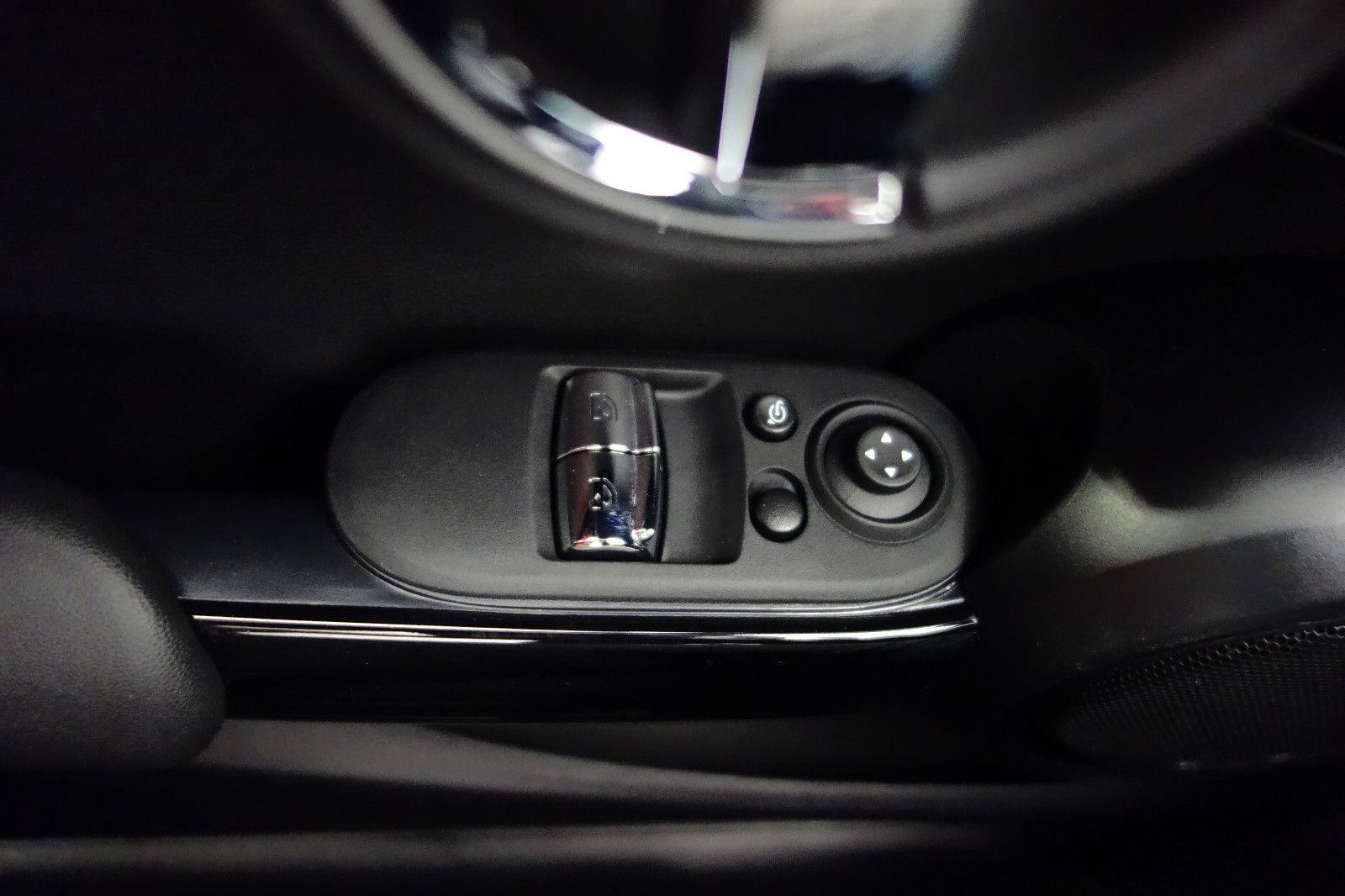 MINI Cooper SE Classic - Samsaru's Car Outlet