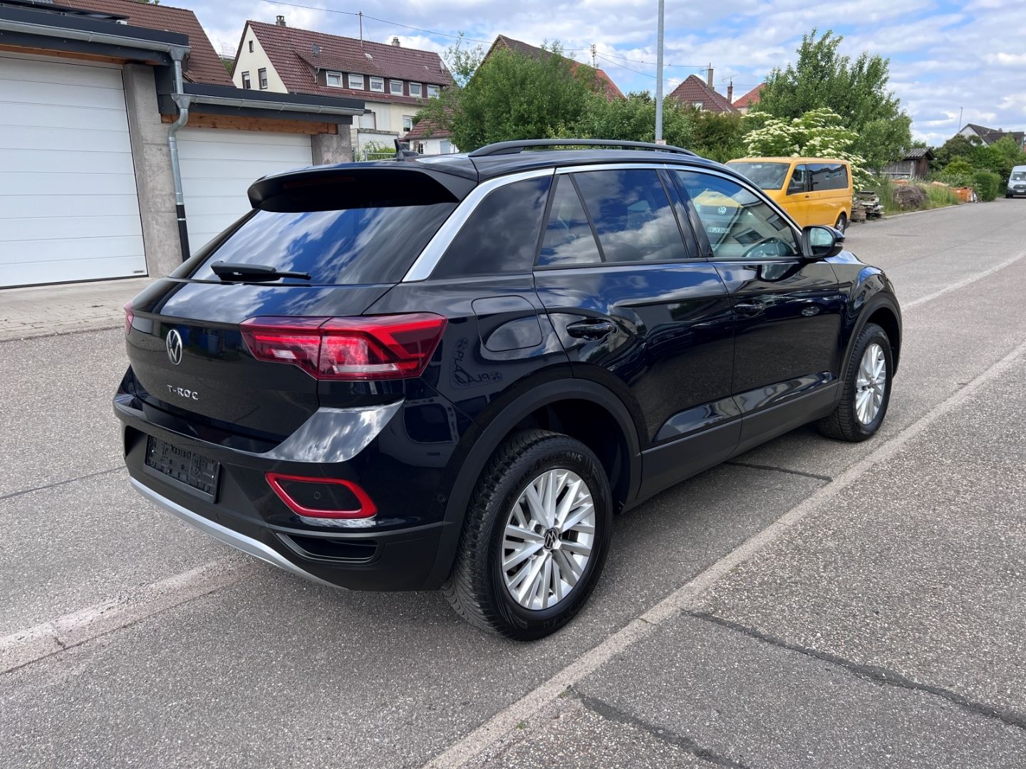 Volkswagen T-Roc 1.0TSI Life - Samsaru's Car Outlet