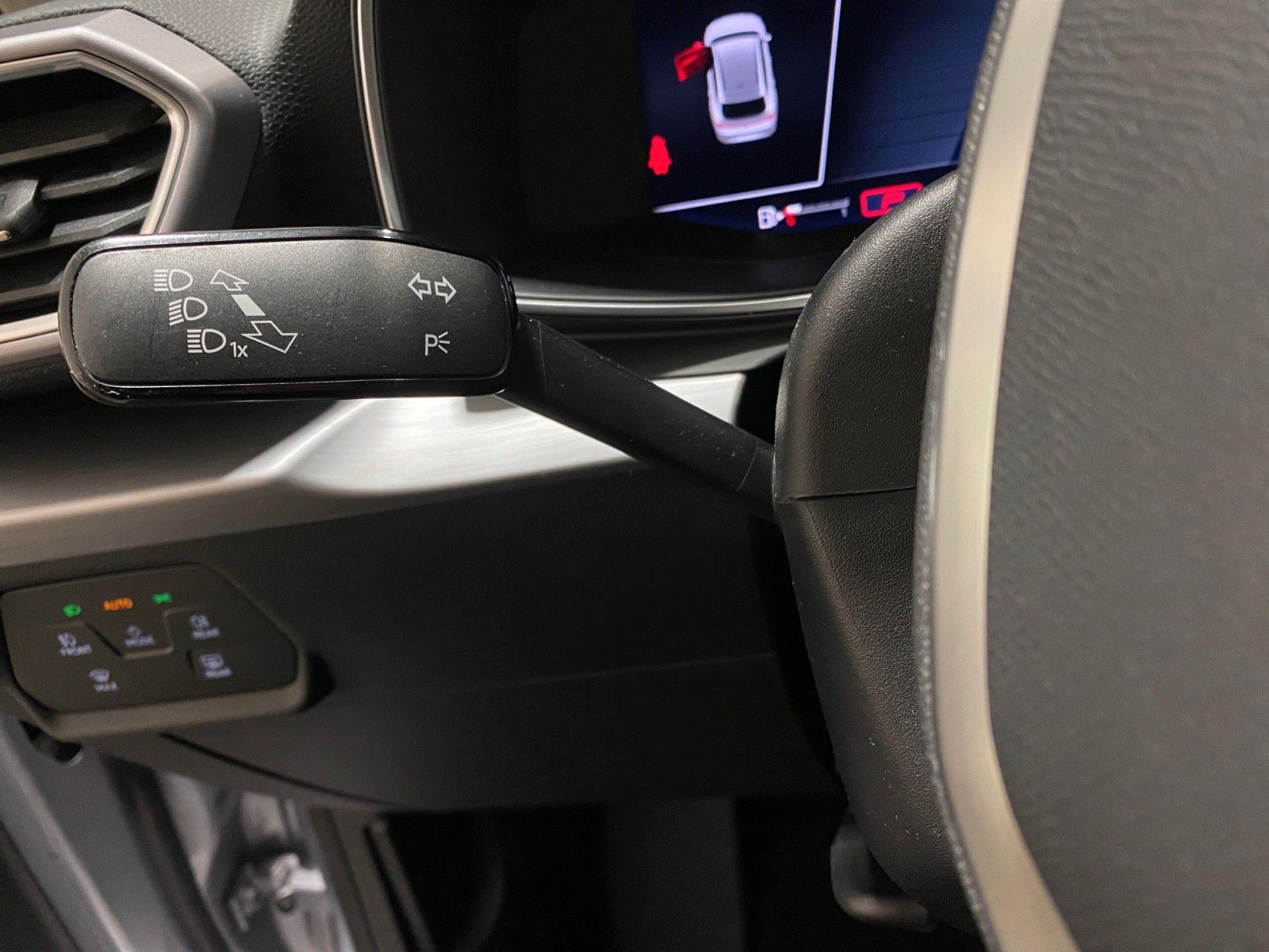 Seat Leon Sportstourer FR AHK Kamera Navi SHZ LED DAB