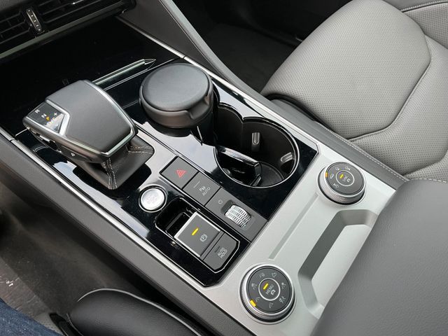 Volkswagen Touareg 3.0 TDI R-Line - Samsaru's Car Outlet