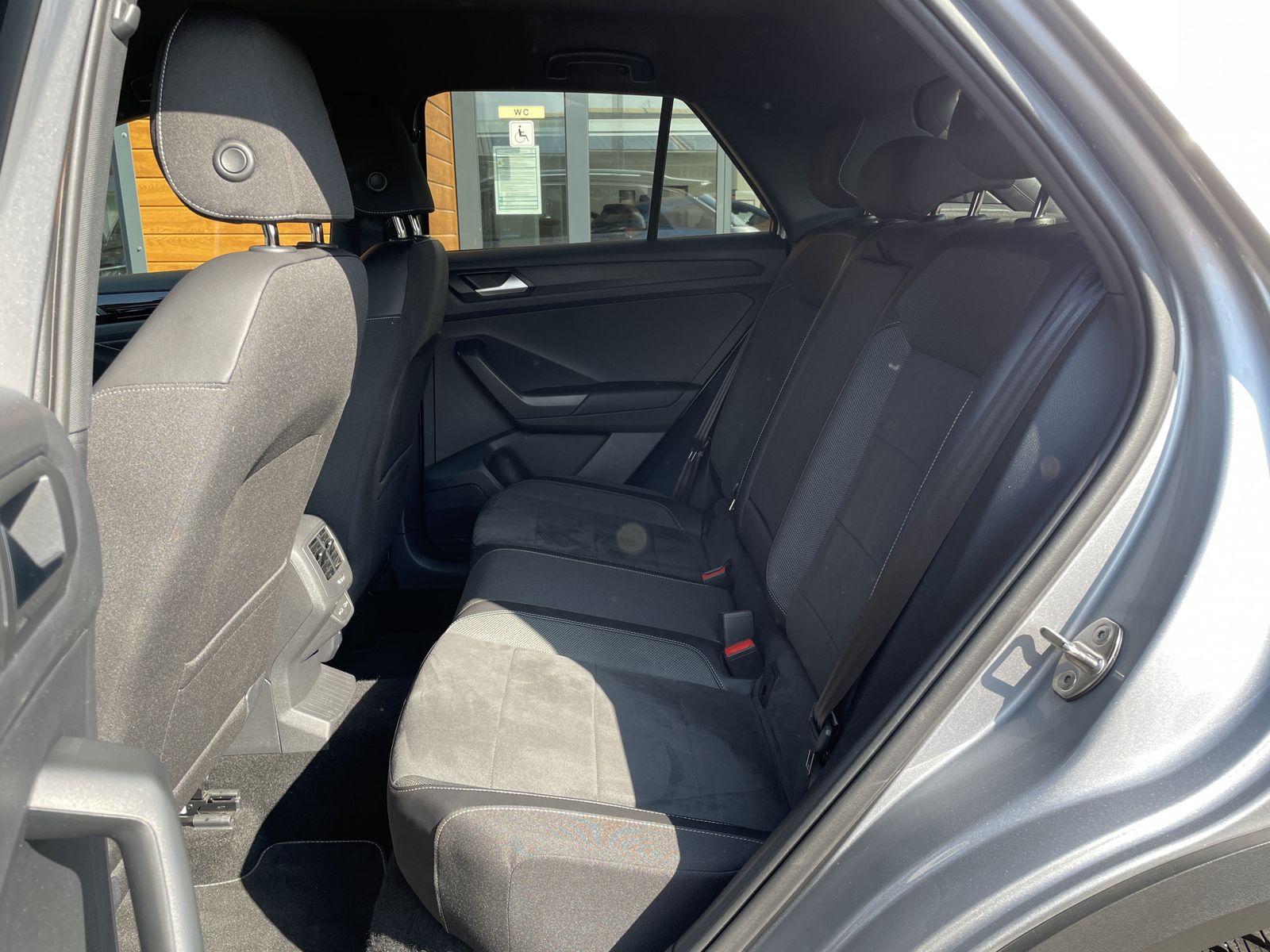 Volkswagen T-Roc 2.0 TDI R-Line - Samsaru's Car Outlet
