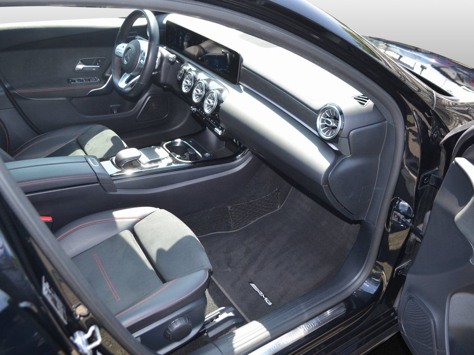 Mercedes-Benz 4MATIC Kompaktlim - Samsaru's Car Outlet
