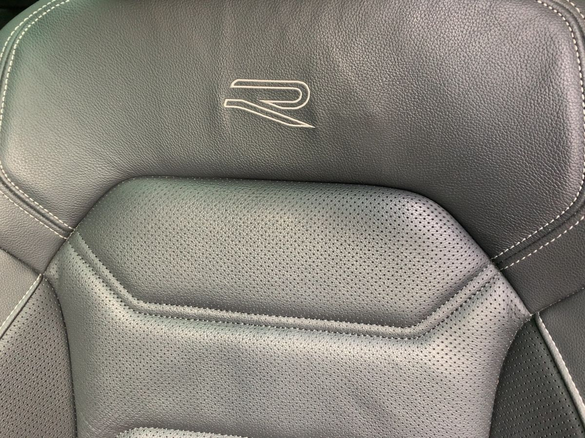 Volkswagen Touareg 3.0 TDI 4M R-LINE - Samsaru's Car Outlet
