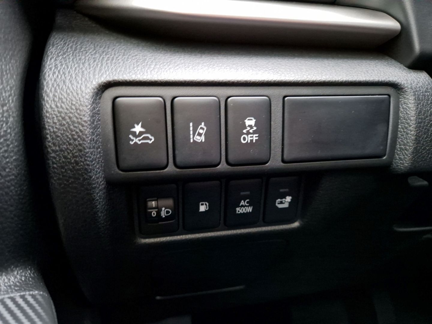 Mitsubishi Eclipse Cross Plug-In Hybrid Select Black AHK WR