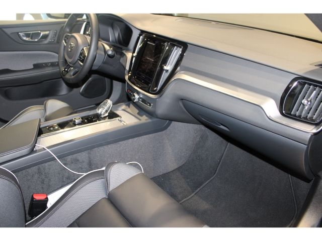 Volvo S60 B4 Benzin Plus Dark Panoramadach Blis Fronts