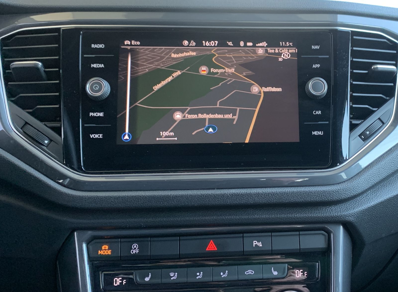 Volkswagen T-Roc 1.5 TSI Sport - Samsaru's Car Outlet