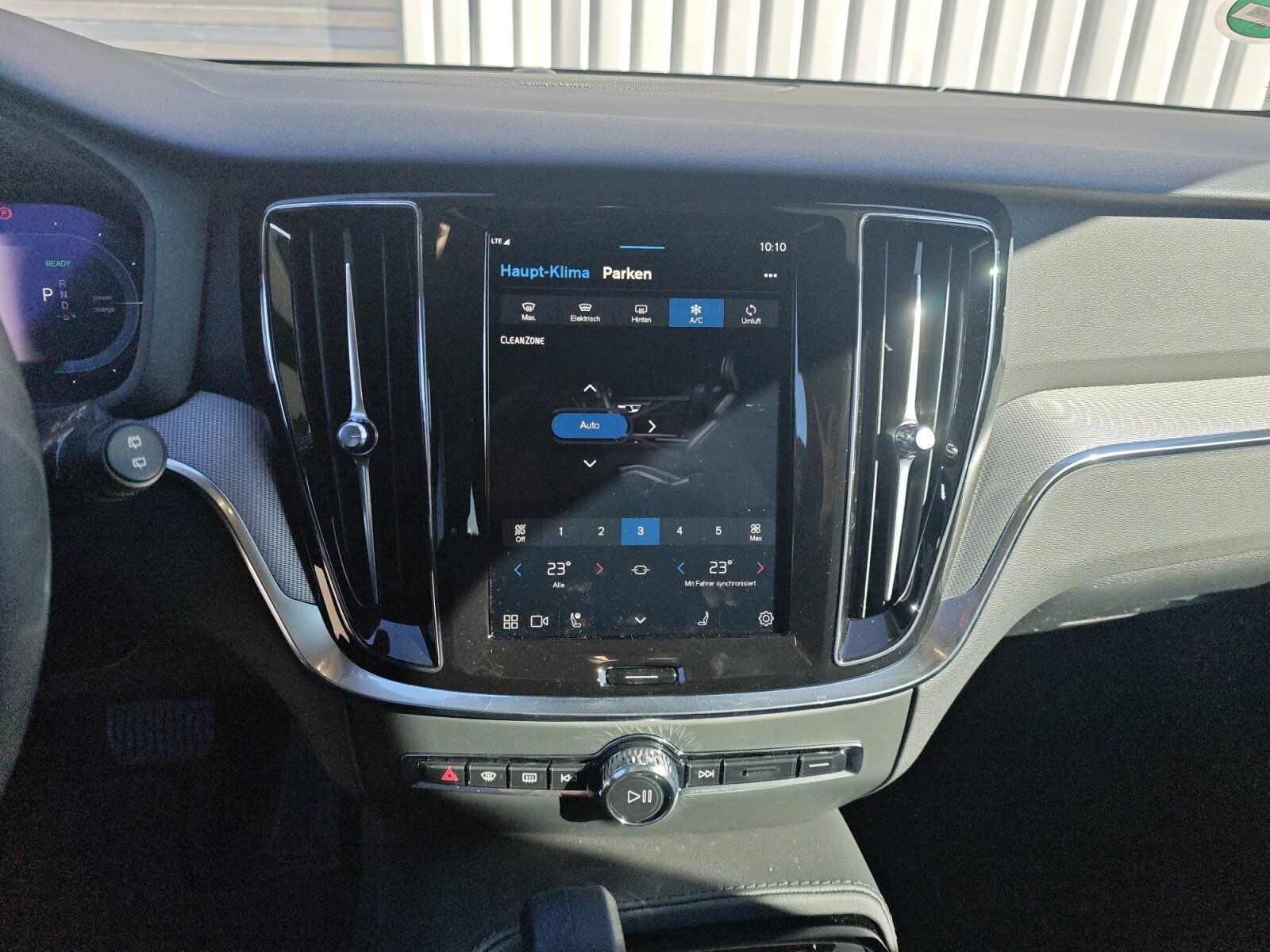 Volvo V 60 T6 Twin AWD Plus Dark *Anhängevorr.*Plug-In