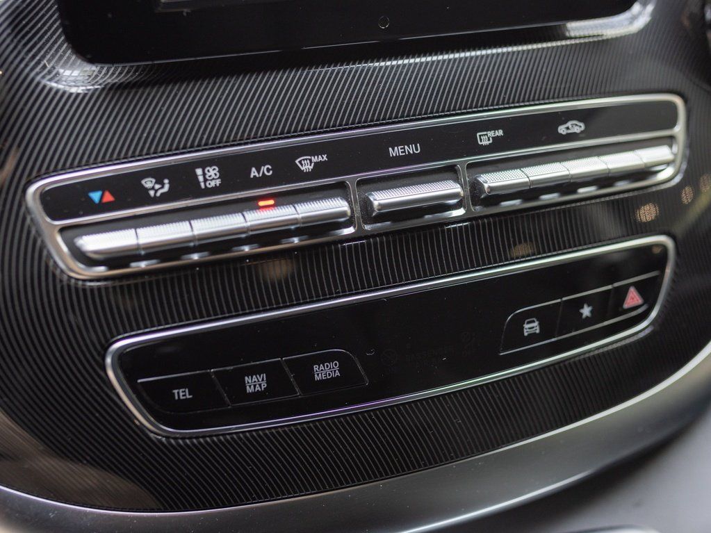 Mercedes-Benz V 220 d 4M Edition - Samsaru's Car Outlet