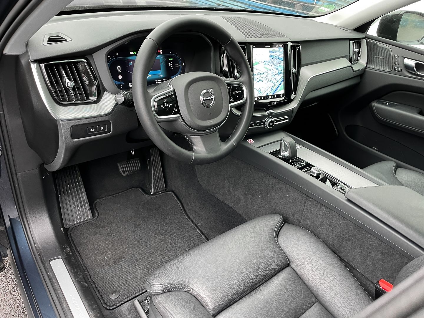 Volvo XC60 Plus Dark Recharge Plug-In Hybrid AWD T8 Tw