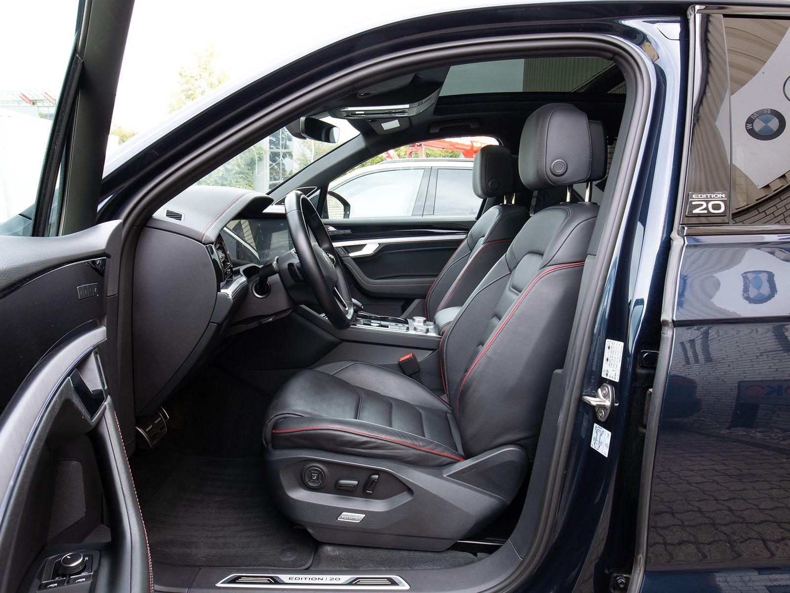 Volkswagen Touareg R-Line EDITION20 - Samsaru's Car Outlet