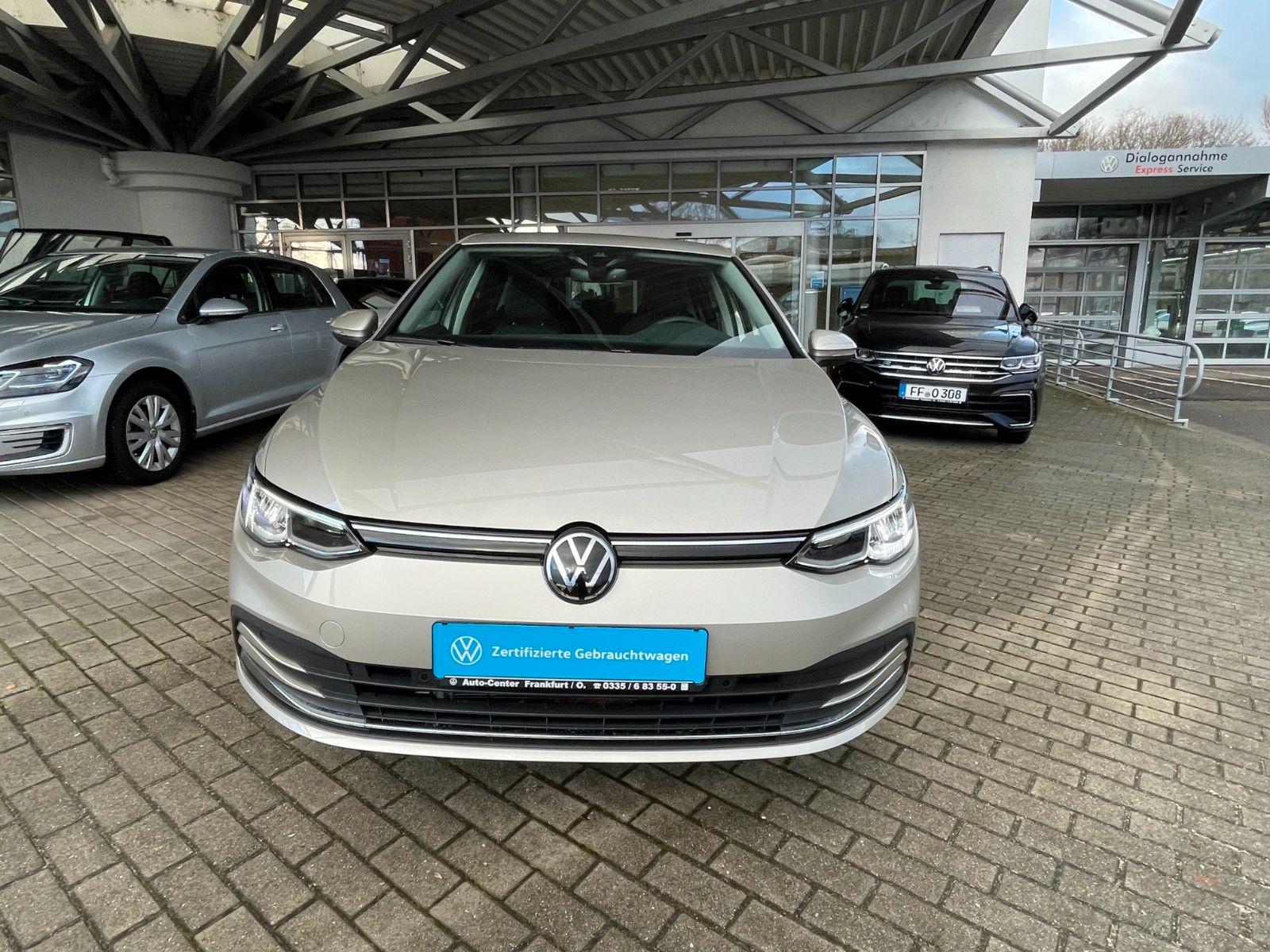 Volkswagen Golf 1.5 TSI MOVE - Samsaru's Car Outlet