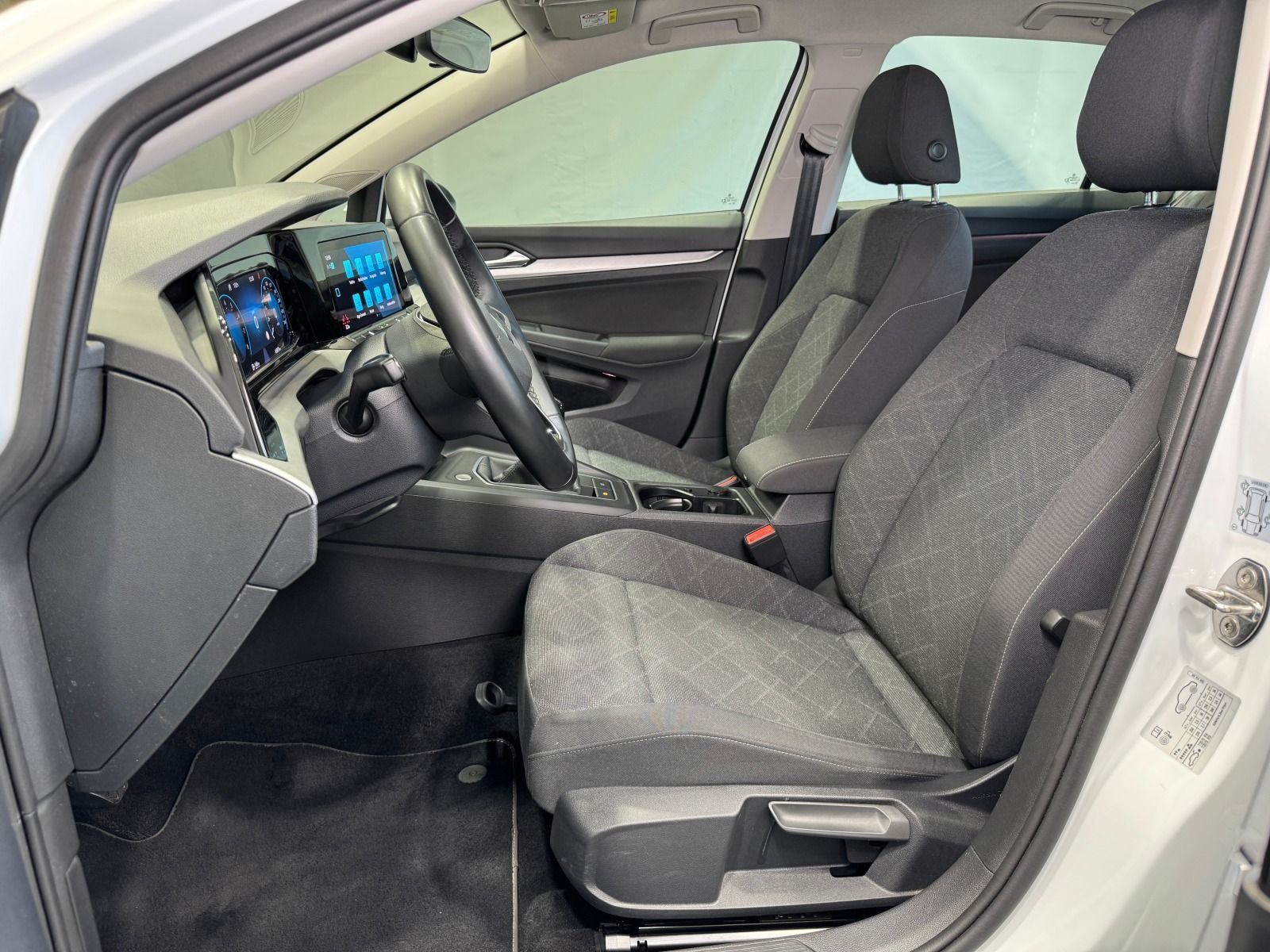 Volkswagen Golf Life 1.0 TSI - Samsaru's Car Outlet