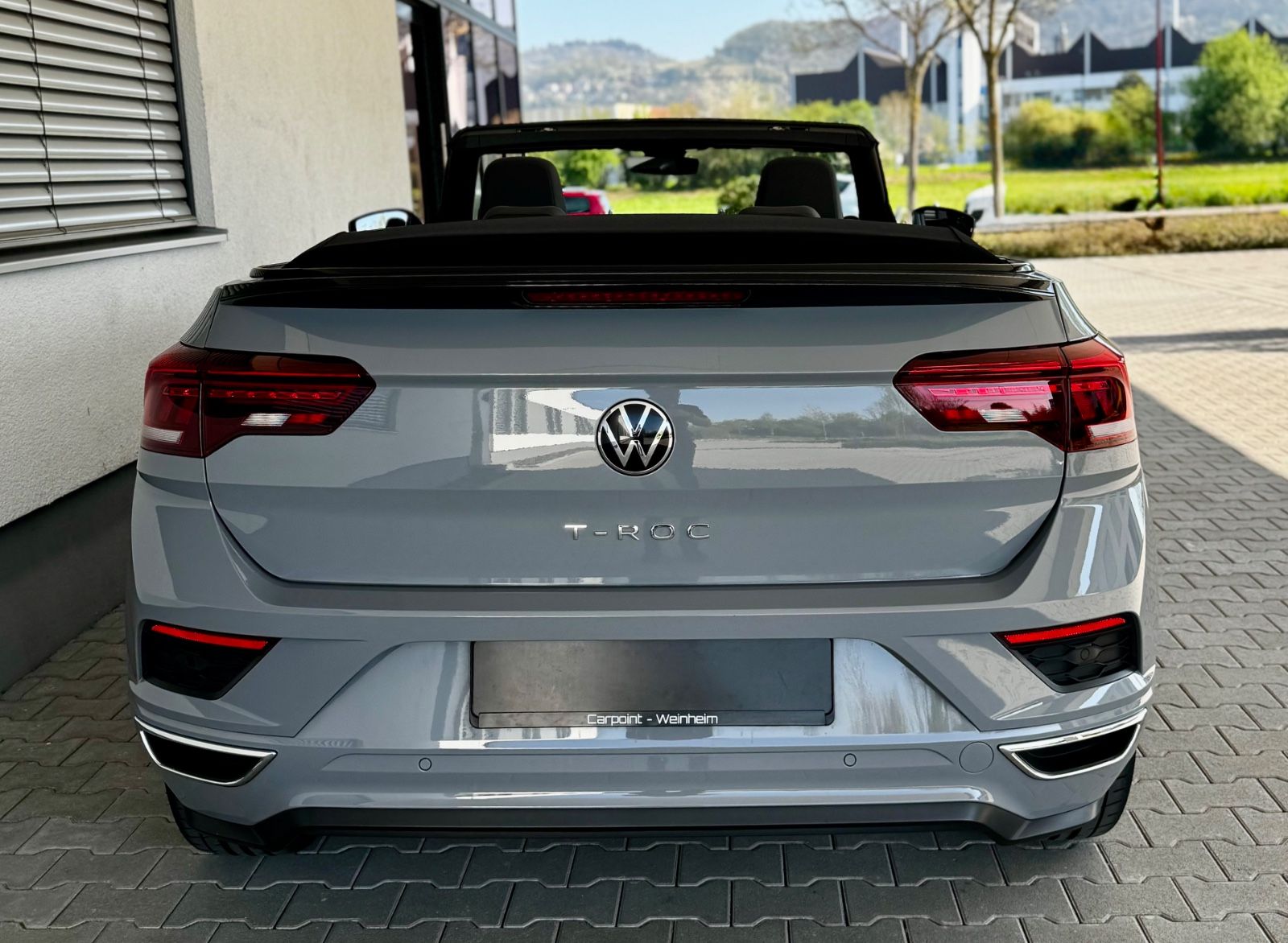 Volkswagen T-Roc R-Line - Samsaru's Car Outlet