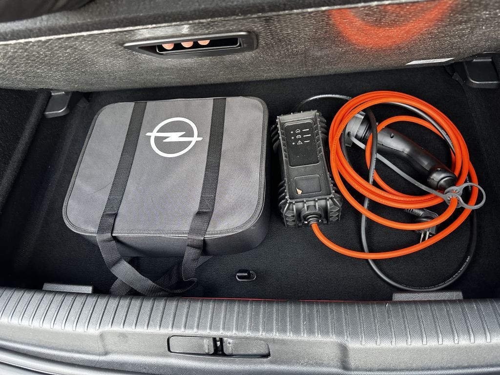 Opel Mokka-e Elegance - Samsaru's Car Outlet