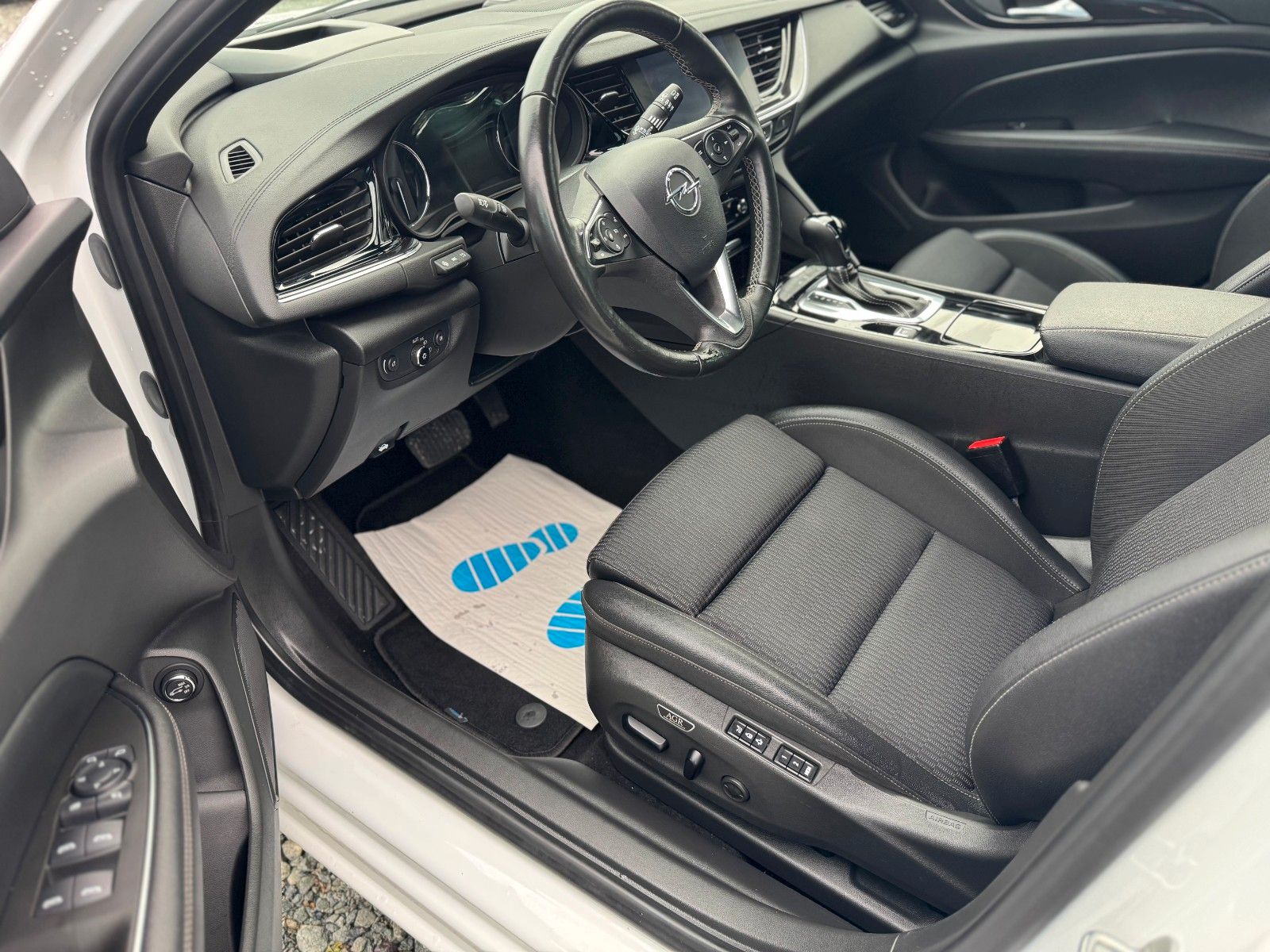 Opel Insignia Sports Tourer Elegance 2.0D - Samsaru's Car Outlet