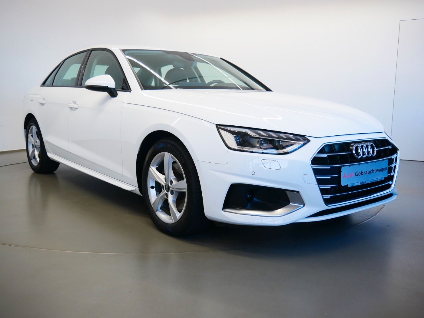 Audi A4 Limousine 35 TFSI advanced - Samsaru's Car Outlet