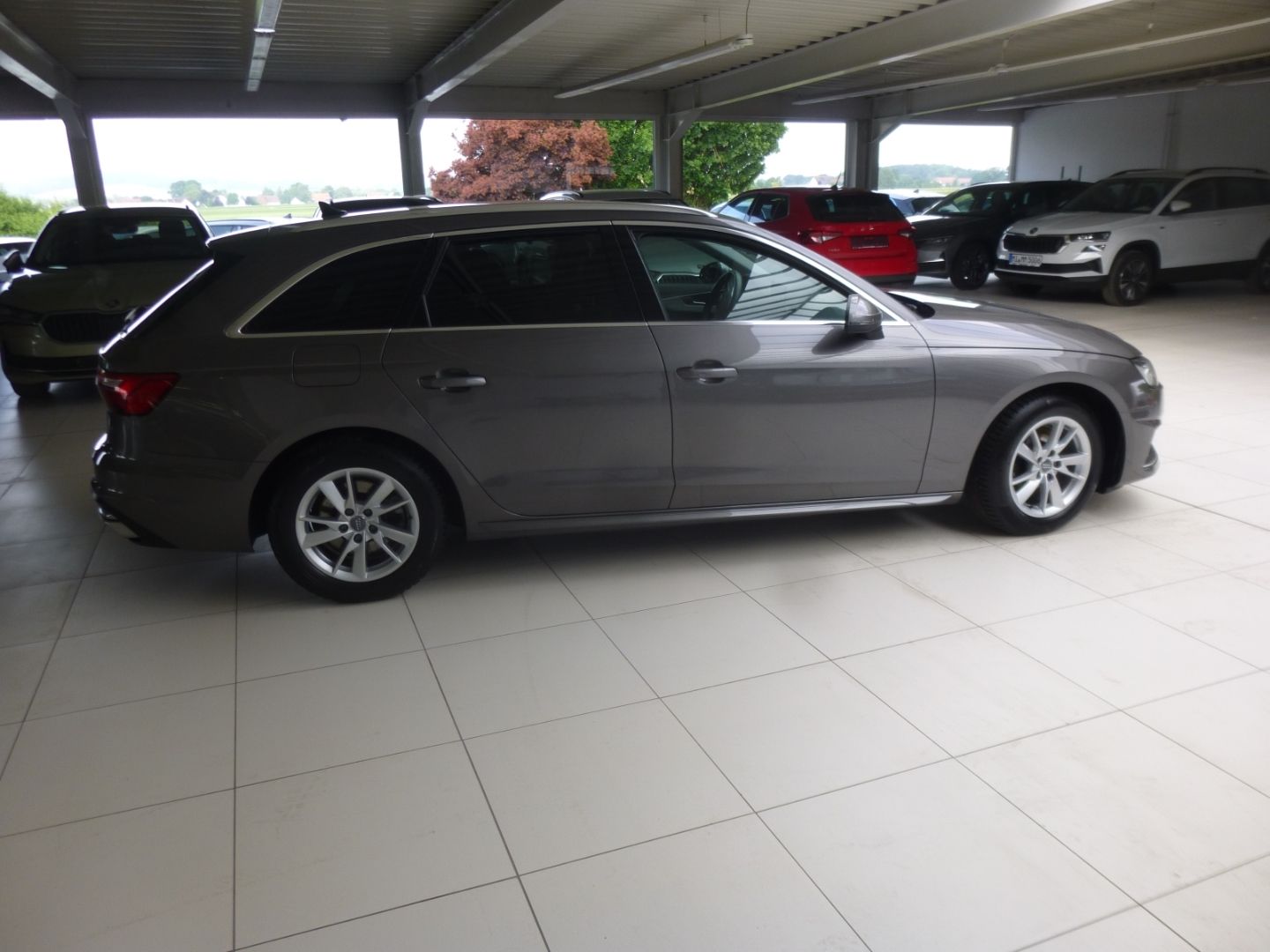 Audi A4 Avant 30 TDI advanced - Samsaru's Car Outlet