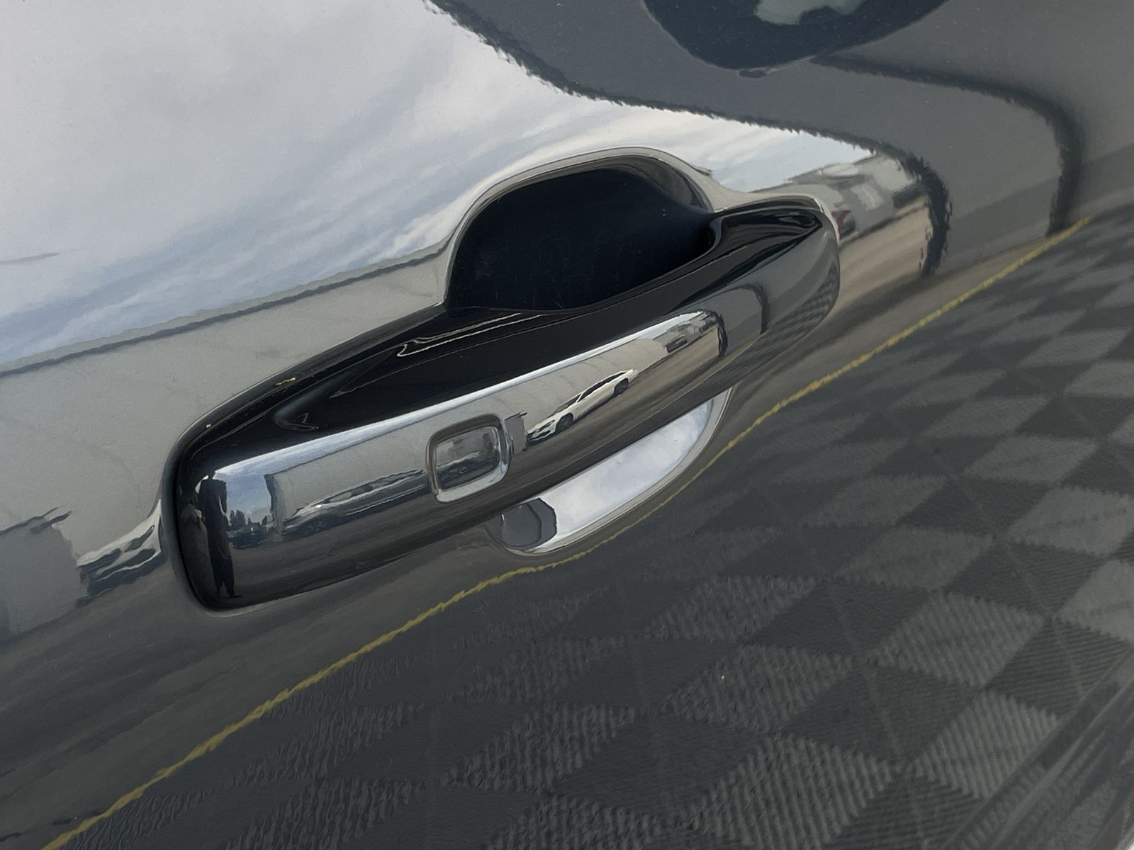 Volvo XC60 T6 Inscription Plug-In AWD - Samsaru's Car Outlet