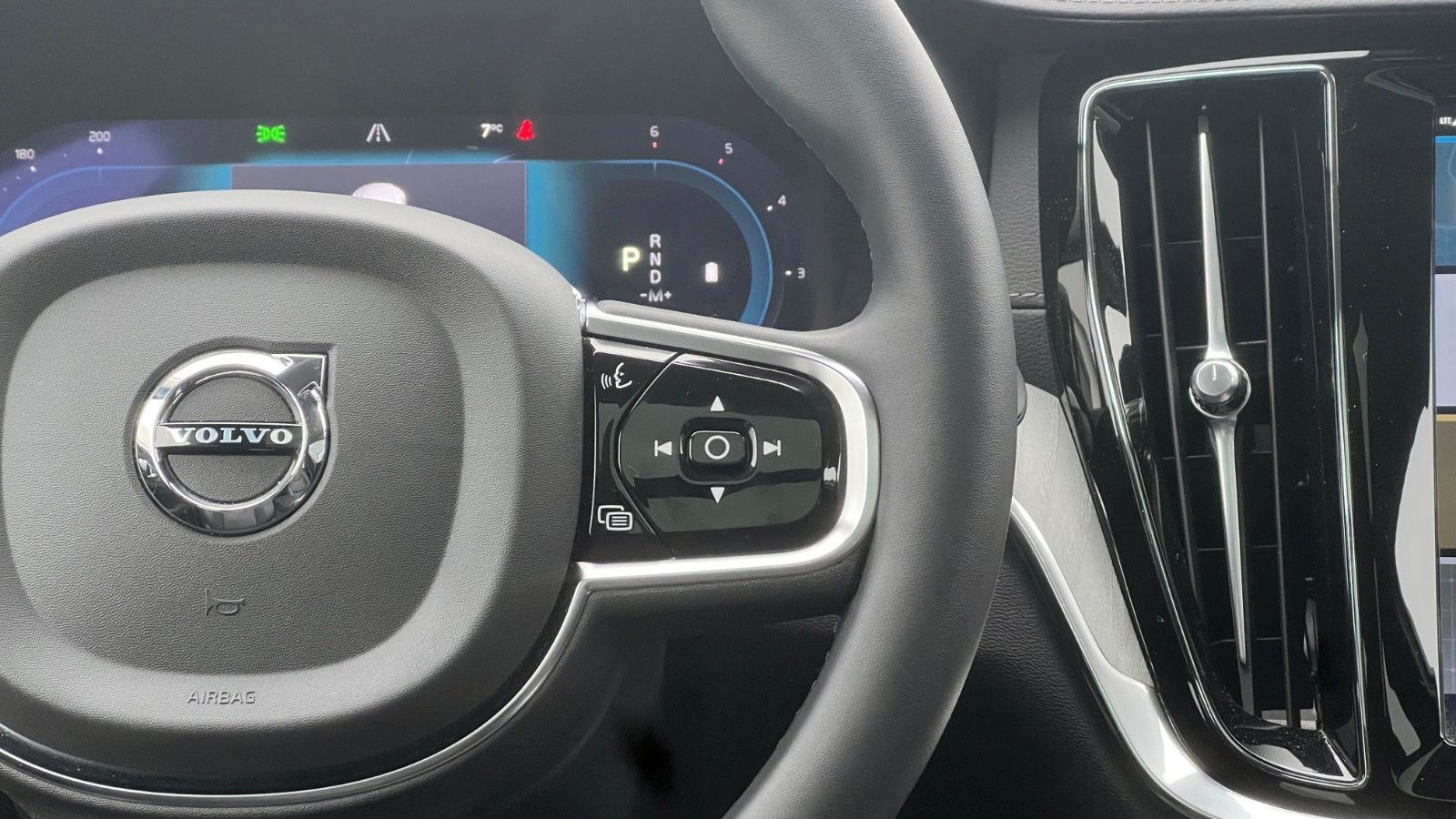 Volvo V60 CC B4 D Ultimate AWD*B&W*360°*SH*MASSAGE*