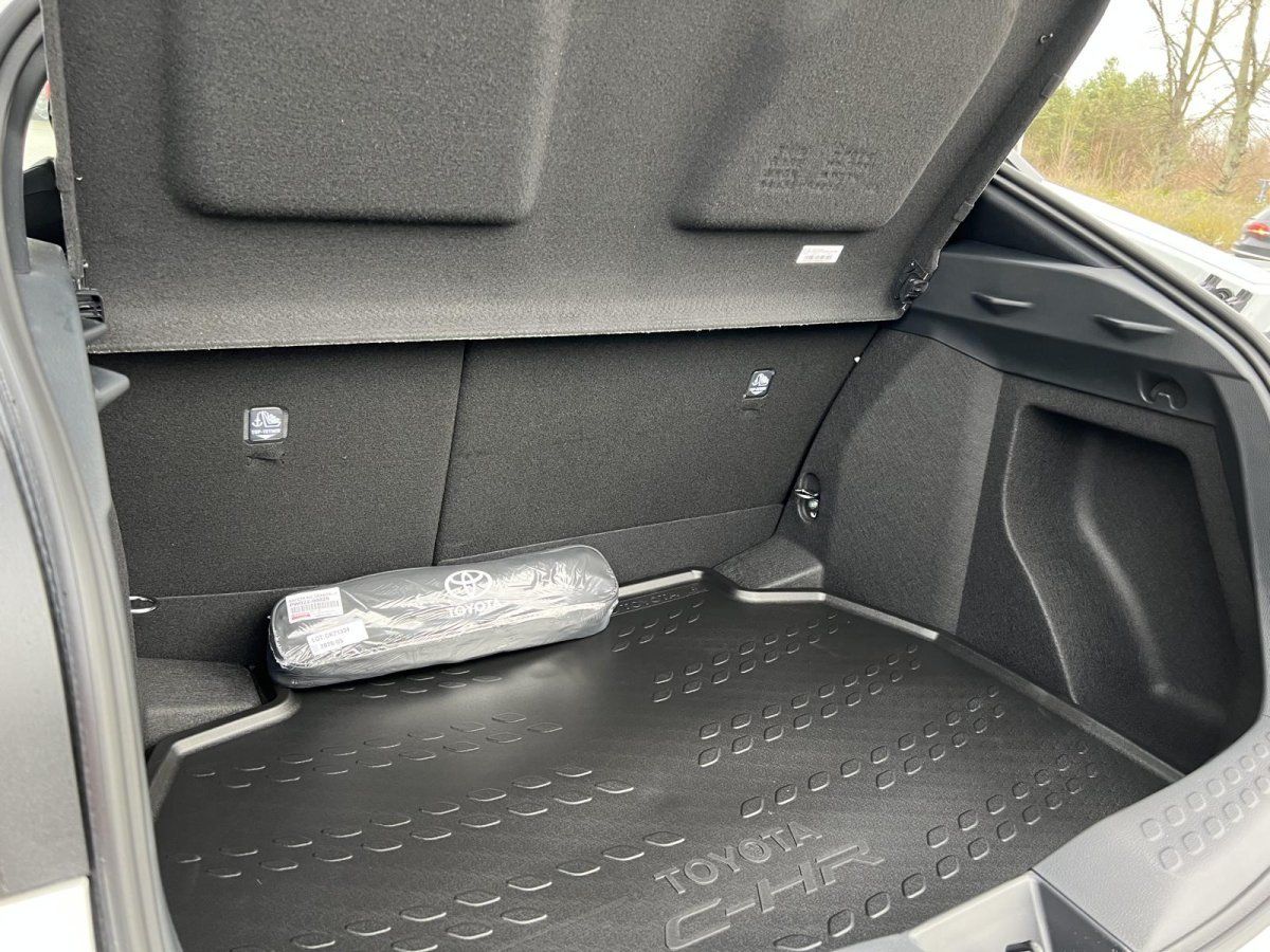 Toyota C-HR 2.0 Hybrid - Samsaru's Car Outlet