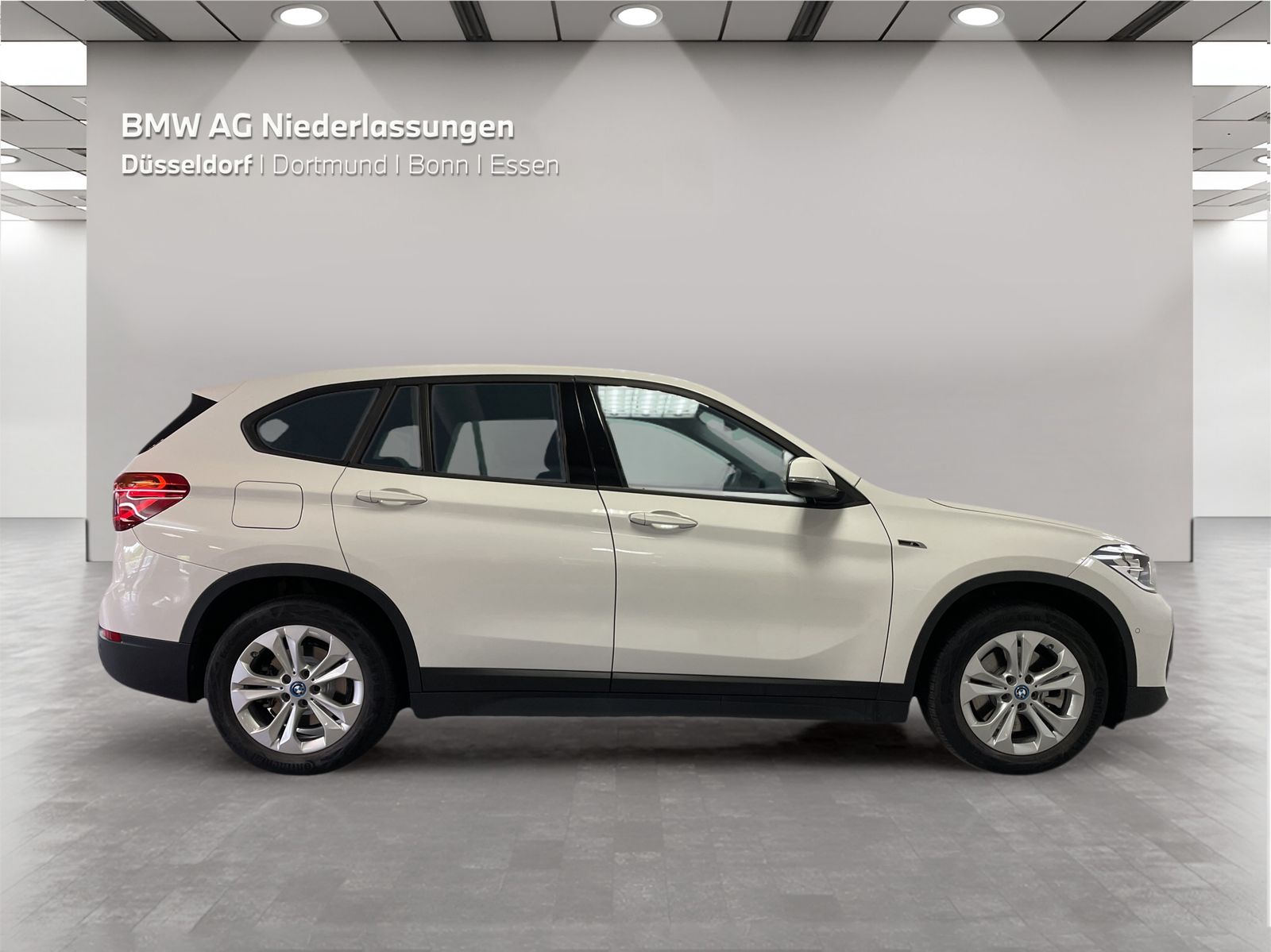 BMW X1 xDrive25e - Samsaru's Car Outlet