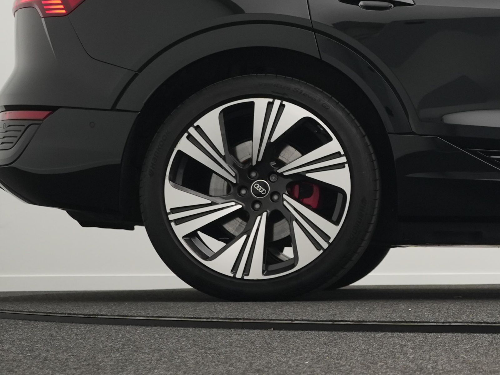 Audi Q8 e-tron S line 55 quattro *Opt.schw*PANO*AHK*