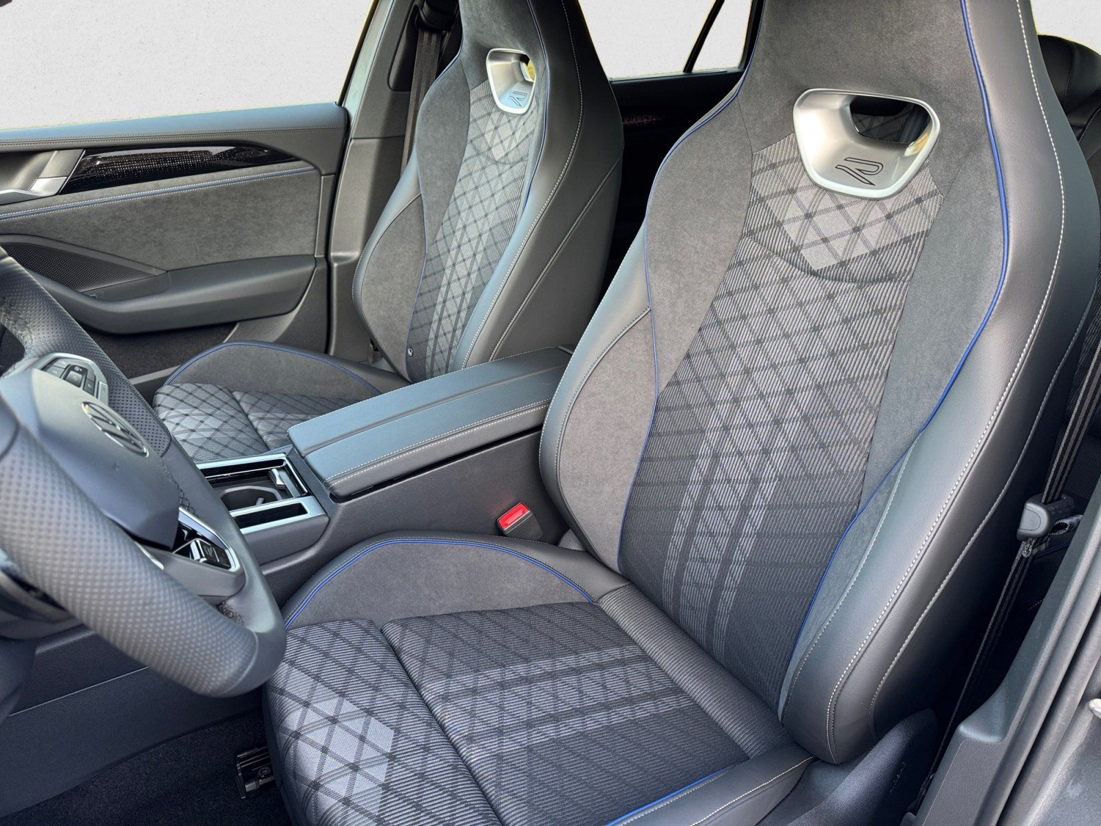Volkswagen Passat Variant R-Line TDI DSG 4Motion|AHK|NAVI|A