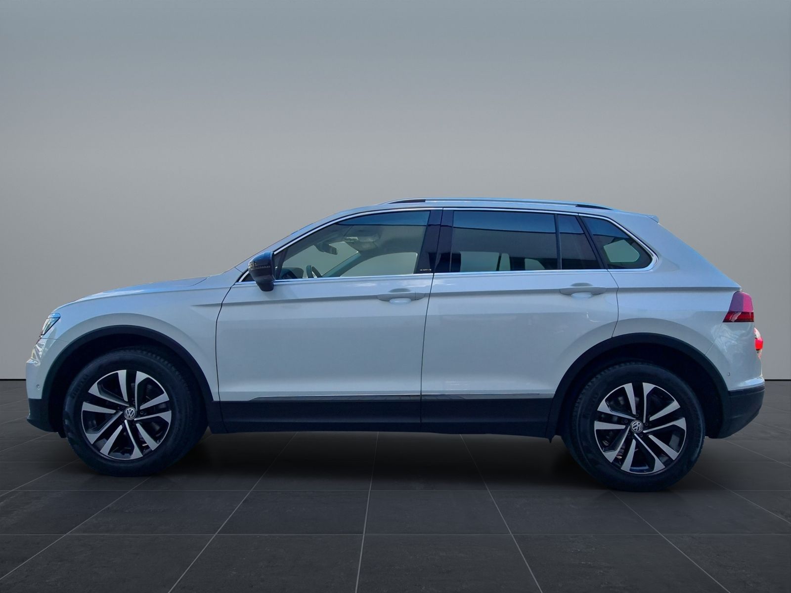 Volkswagen Tiguan 2.0 TDI DSG IQ.DRIVE - Samsaru's Car Outlet