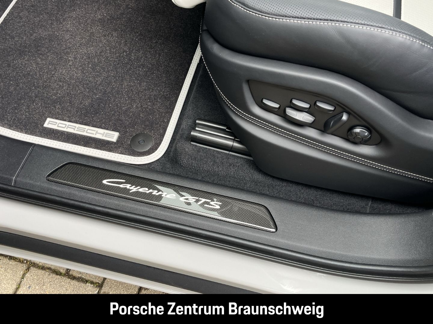 Porsche Cayenne GTS Coupe InnoDrive HA-Lenkung Head-Up
