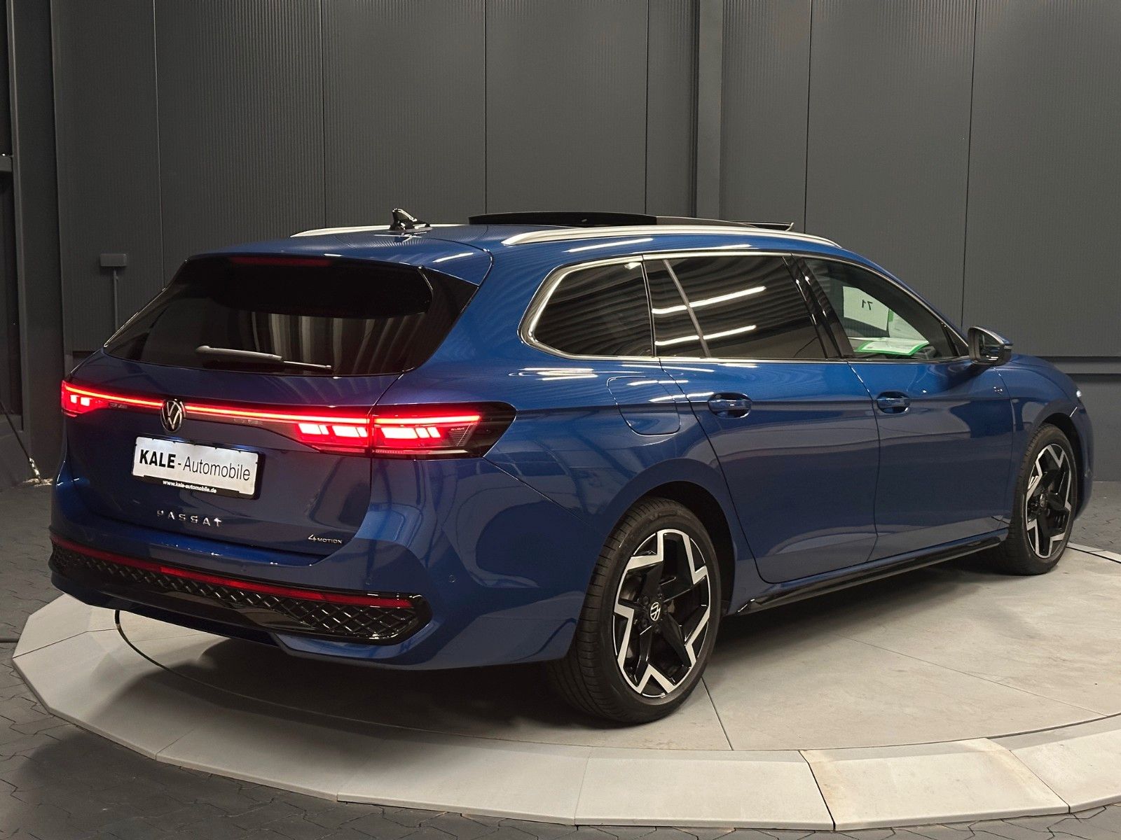 Volkswagen Passat Variant 4Motion R-Line *AHK*PANORAMA*HUD*