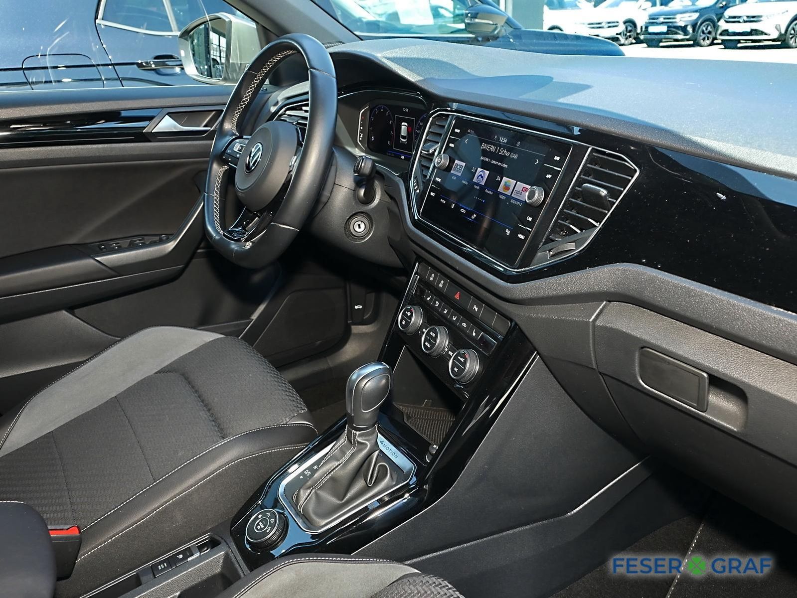 Volkswagen T-Roc R 2.0 TSI 4M - Samsaru's Car Outlet
