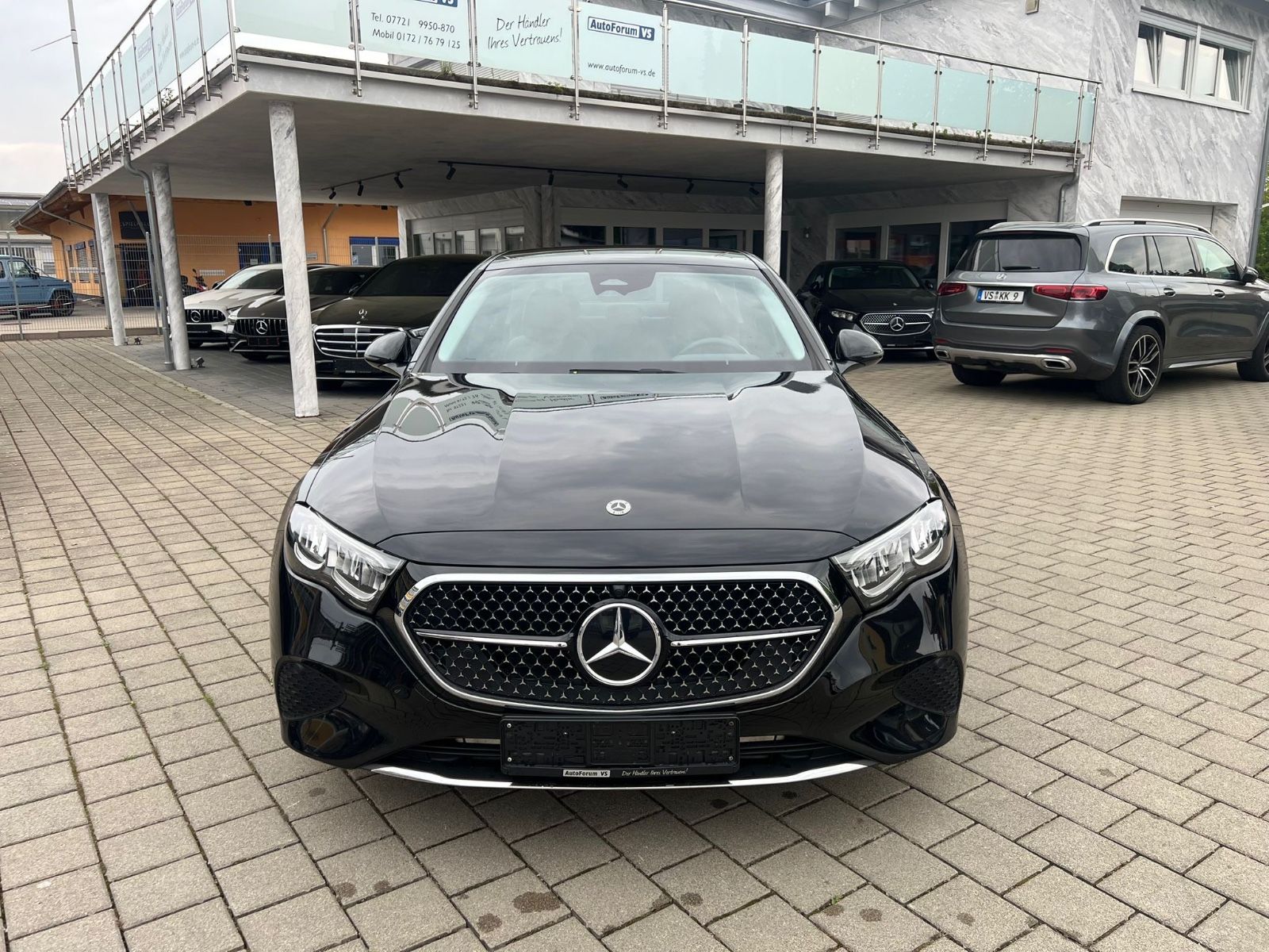 Mercedes-Benz E 200 - Samsaru's Car Outlet