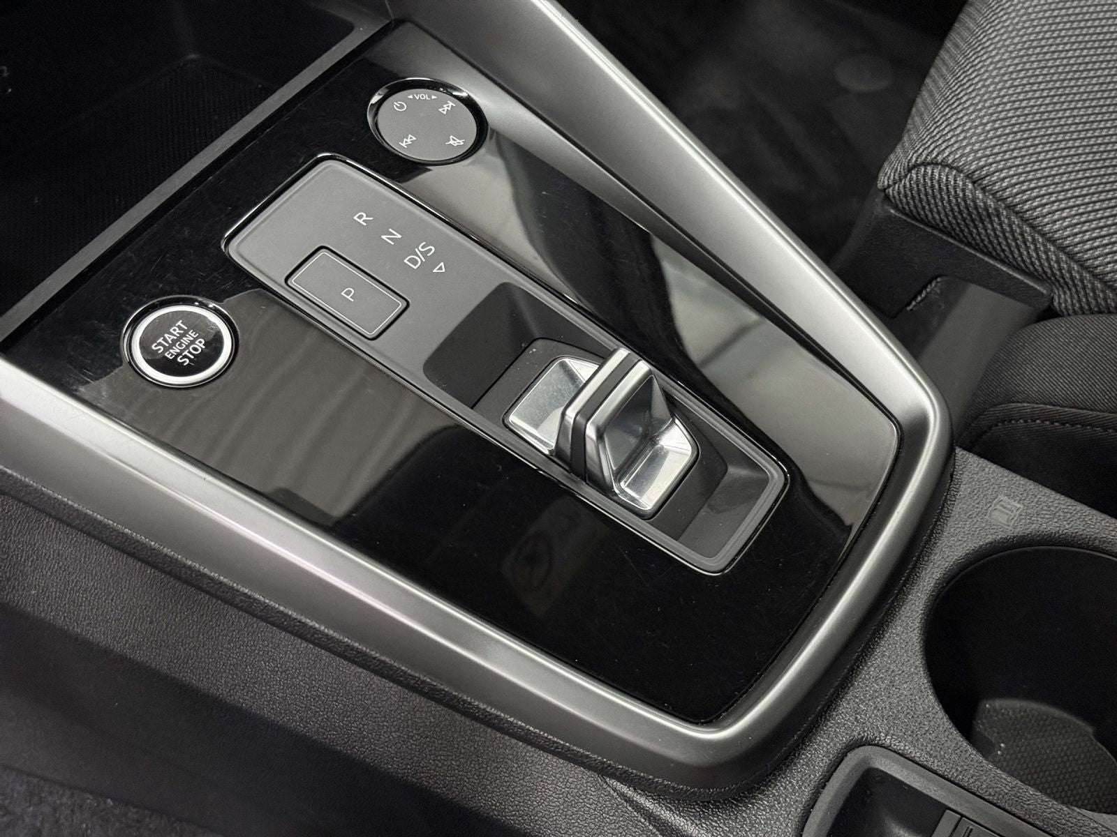 Audi A3 Sportback 45 TFSIe S LINE LM17 TEMPOMAT STAND