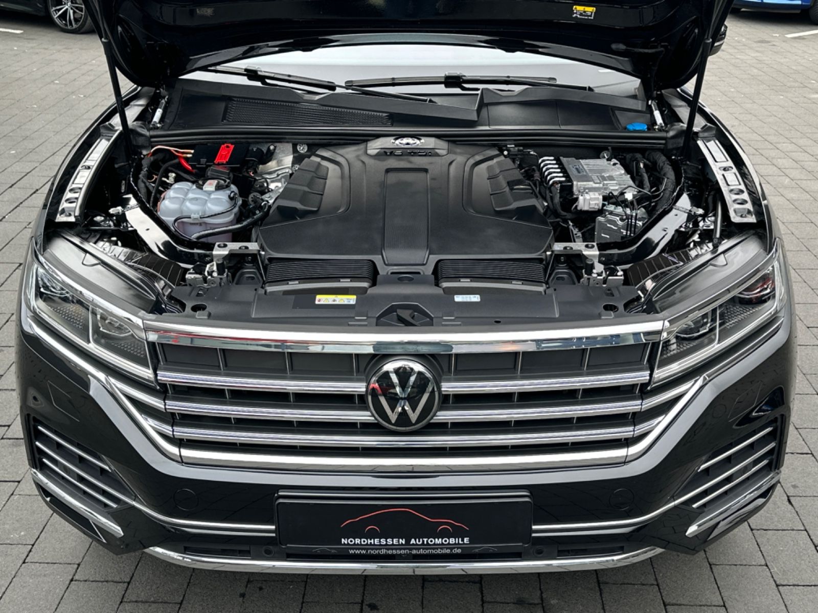 Volkswagen Touareg 3.0 TDI 4M Elegance - Samsaru's Car Outlet