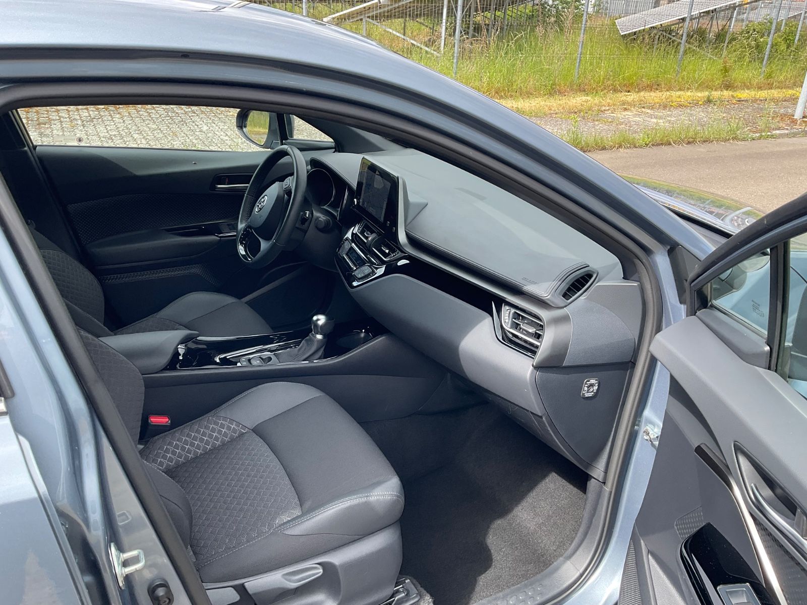 Toyota C-HR Hybrid - Samsaru's Car Outlet