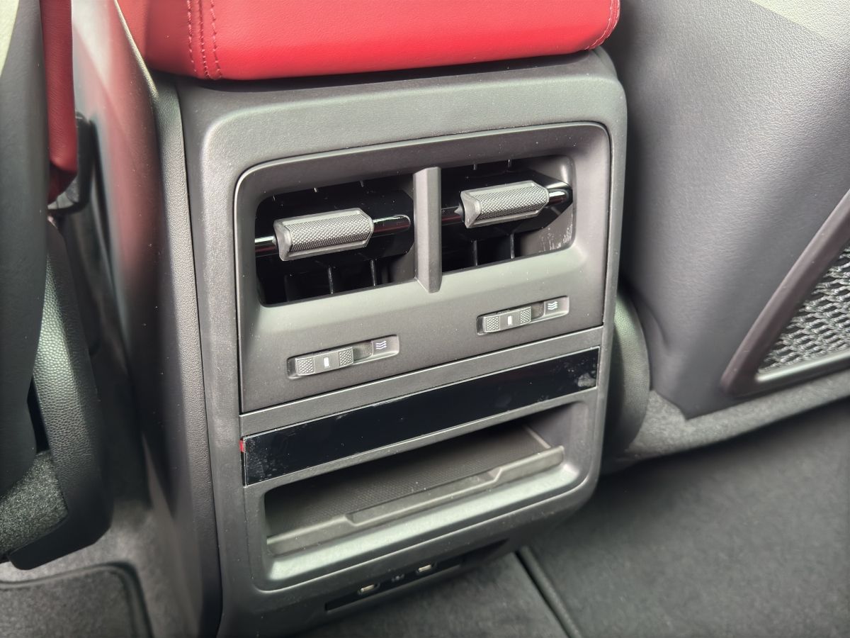 Porsche Macan 4 - Samsaru's Car Outlet