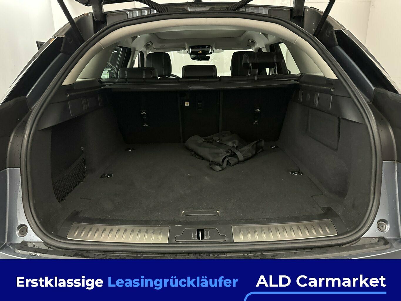 Range Rover Velar P400e - Samsaru's Car Outlet