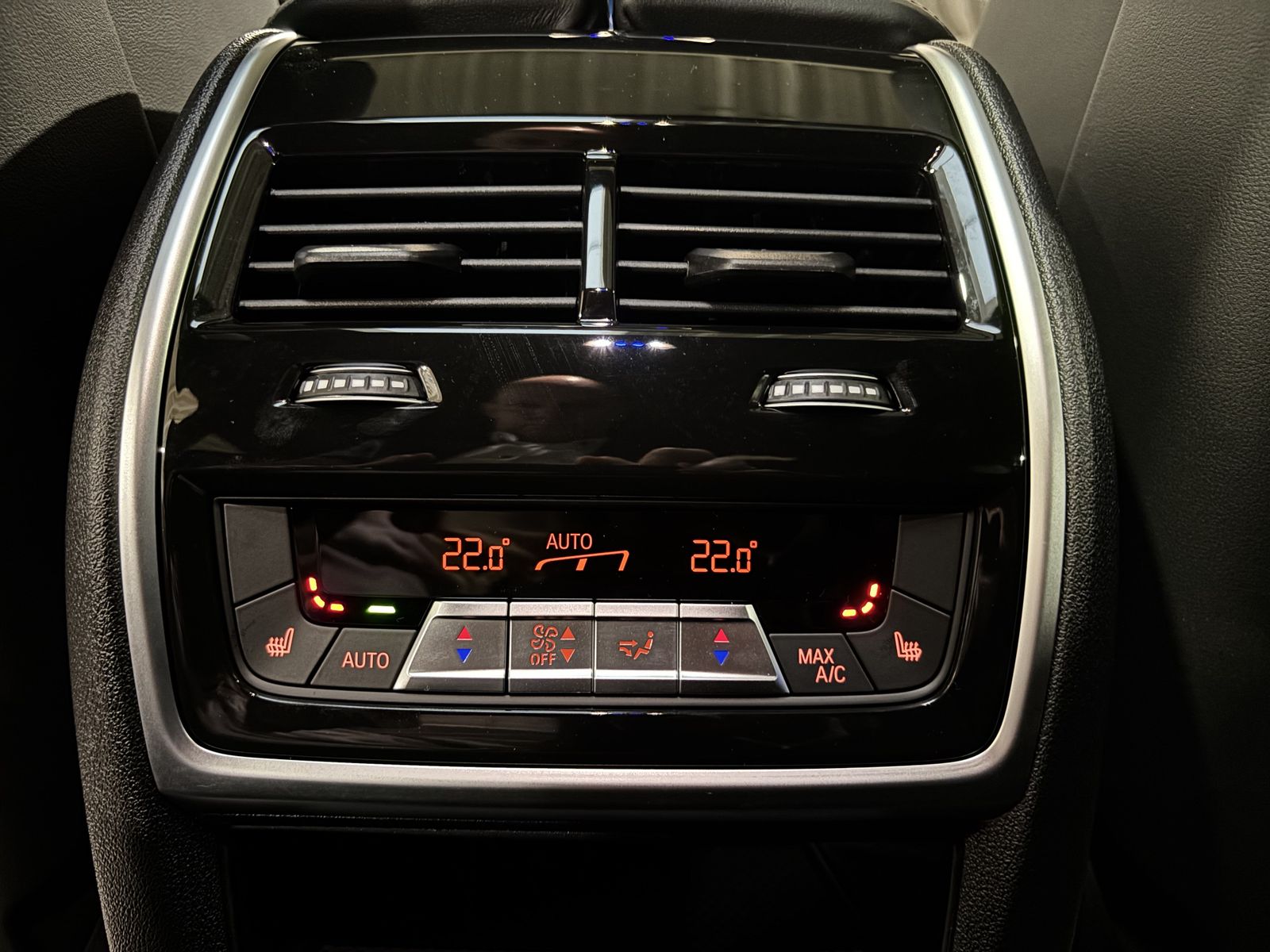 BMW X6 xDrive40d M SportPro B&W PANO HUD 360° AHK DA