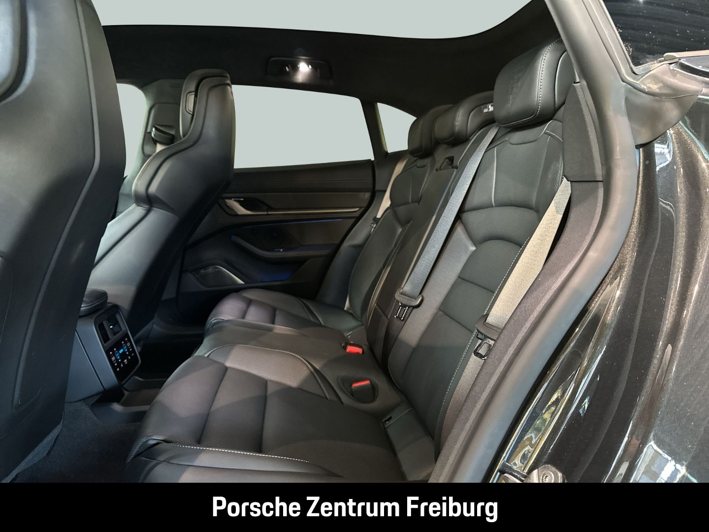 Porsche Taycan Turbo S Cross Turismo Burmester InnoDrive