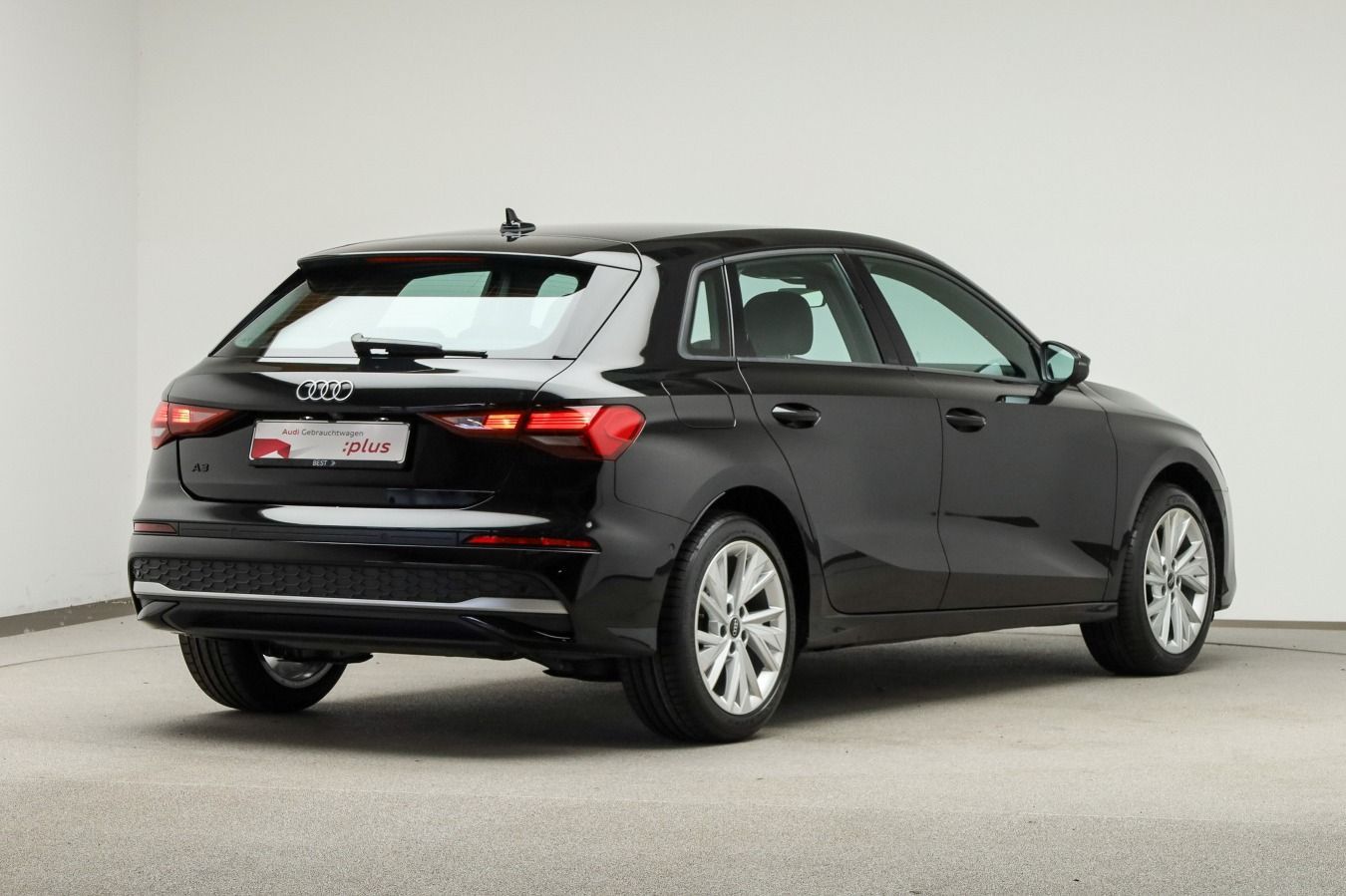 Audi A3 Sportback 35 TDI advanced - Samsaru's Car Outlet