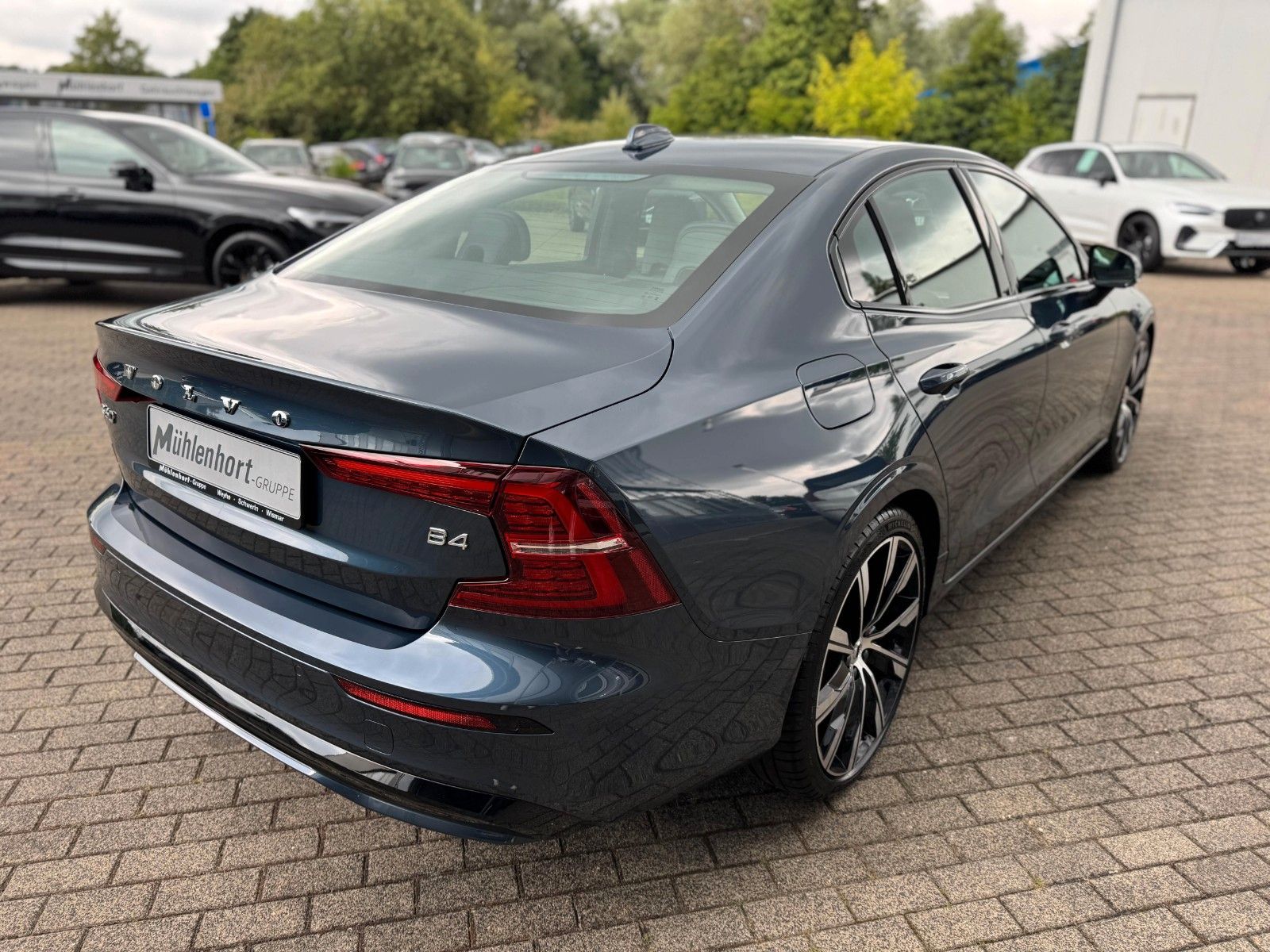 Volvo S60 B4 DKG PLUS DARK - Sthzg - 360 - Pano - 20"