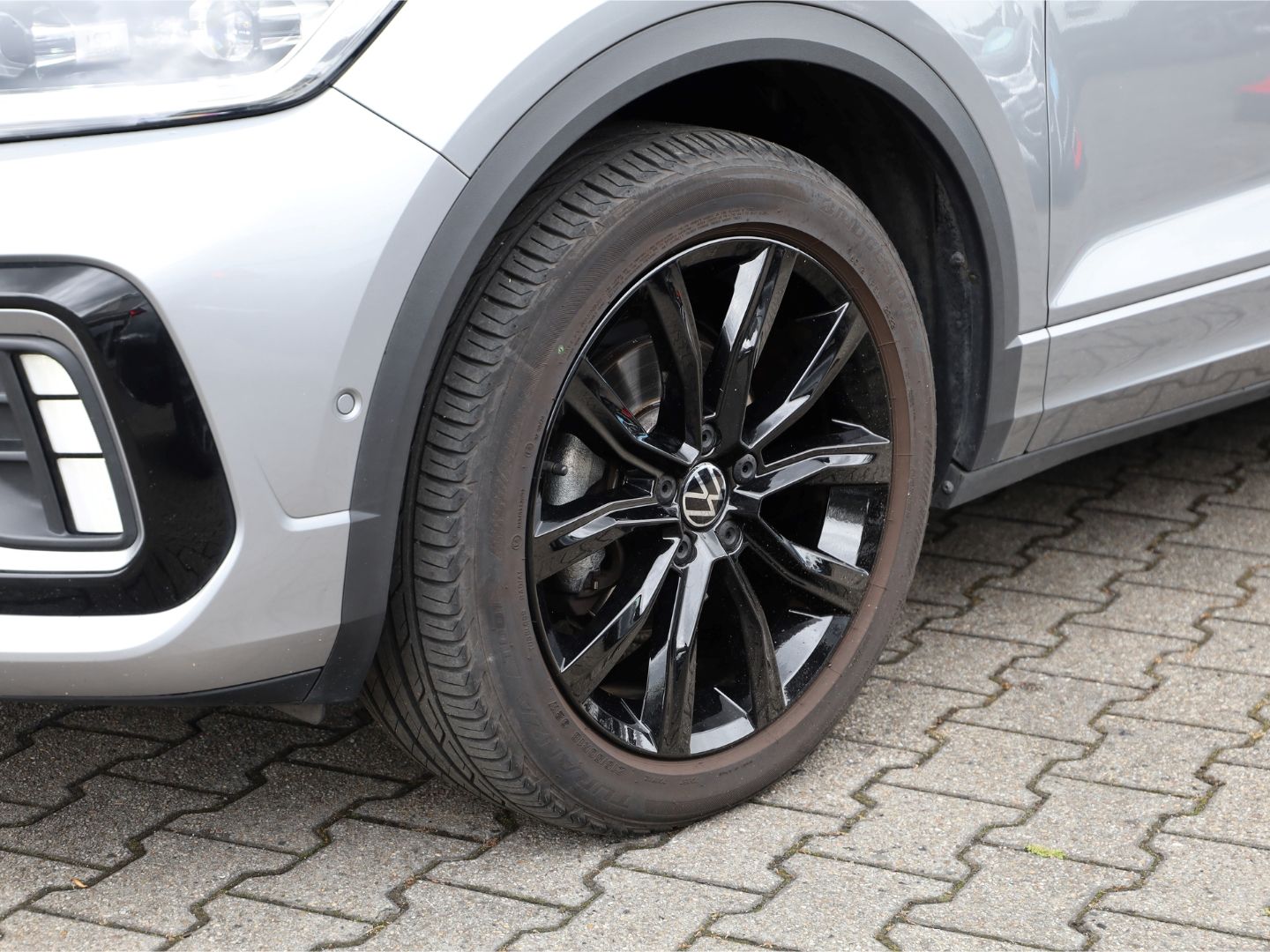 Volkswagen T-Roc R-LINE BLACK - Samsaru's Car Outlet