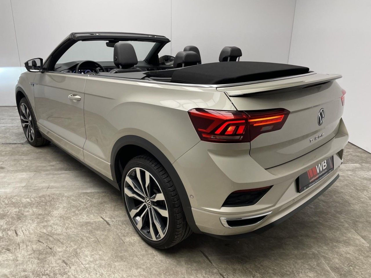 Volkswagen T-Roc 1.5 TSI DSG R-Line - Samsaru's Car Outlet