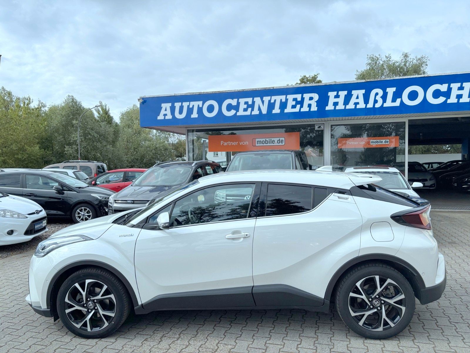 Toyota C-HR Hybrid - Samsaru's Car Outlet