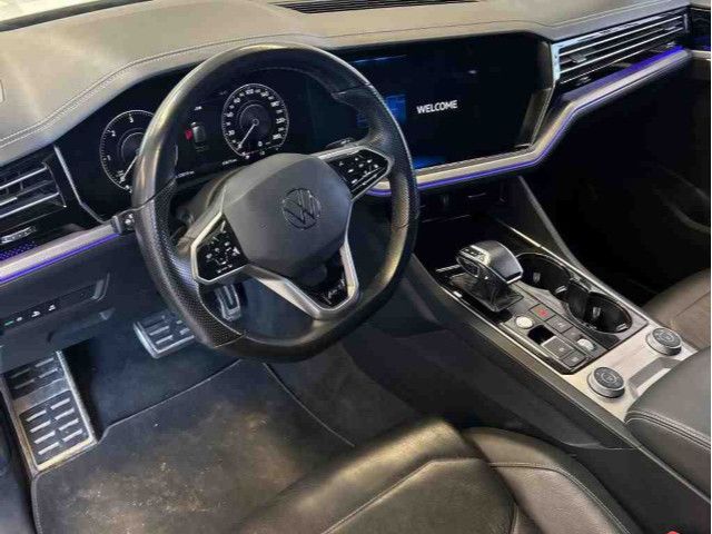 Volkswagen Touareg 3.0 TDI R-Line 4M - Samsaru's Car Outlet