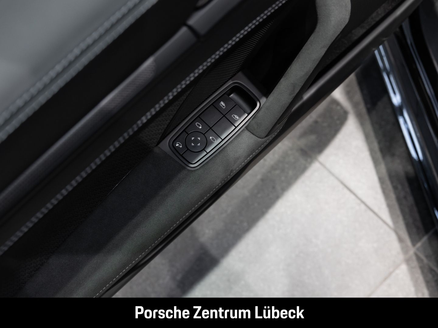 Porsche 992 911 Carrera 4 GTS BOSE Sportabgasanlage LED