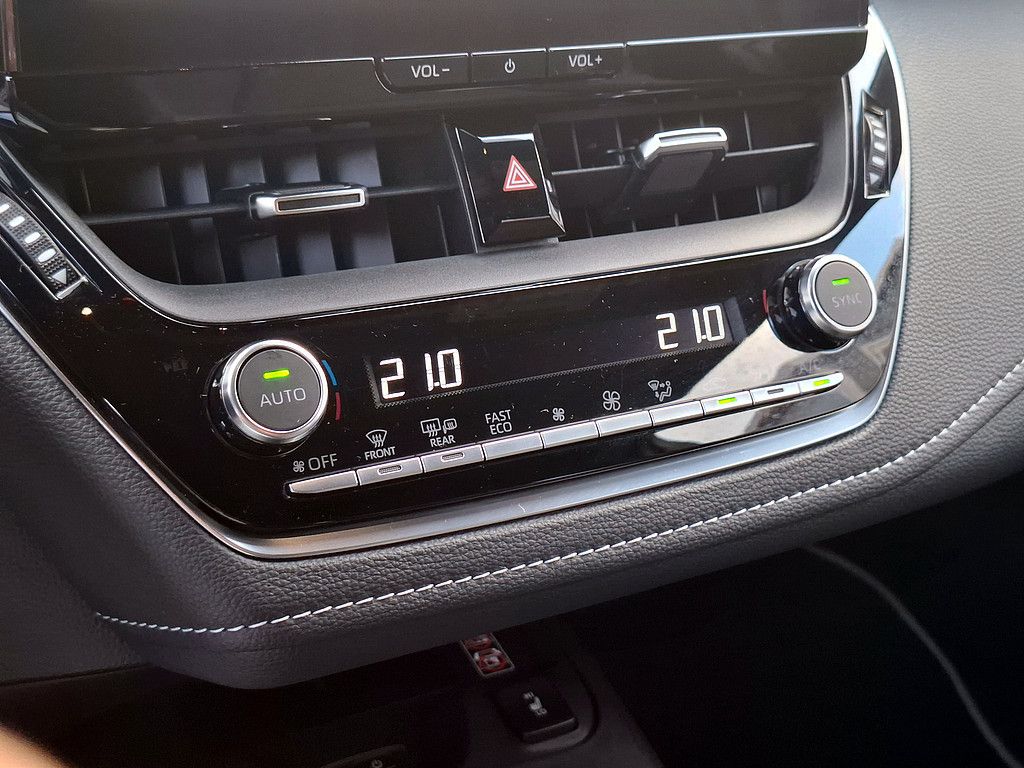 Toyota Corolla Touring Sports Hybrid SHZ NAVI ACC LED
