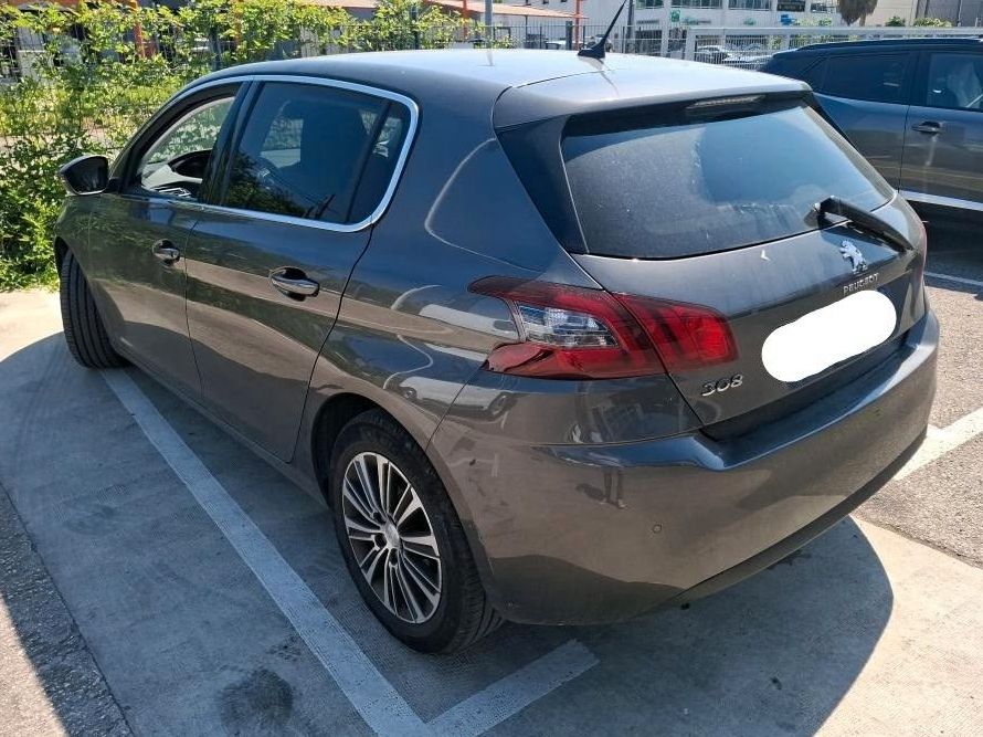 Peugeot 308 Allure Pack 1.2T - Samsaru's Car Outlet