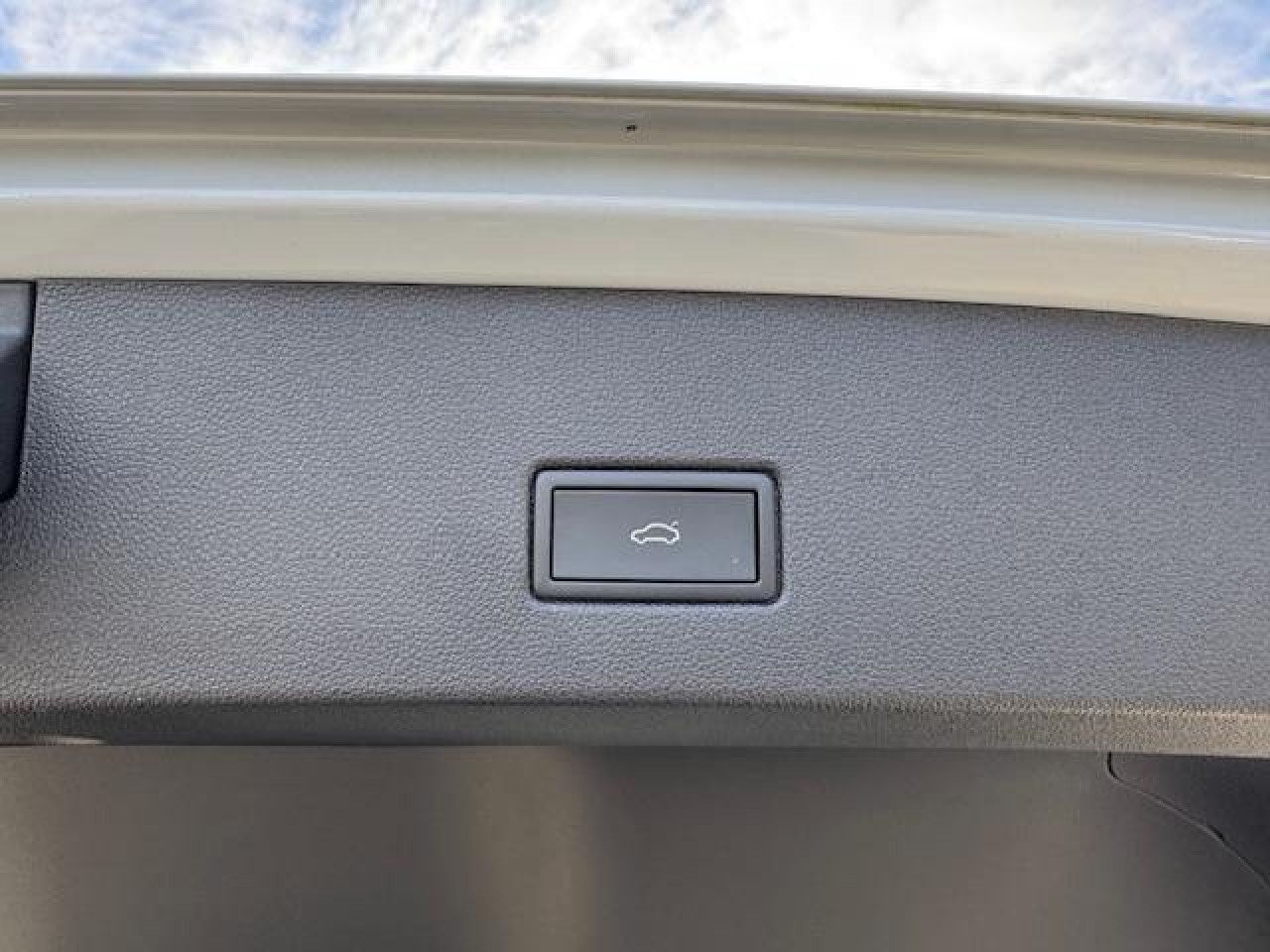 Volkswagen T-Roc Active 1.0 l TSI - Samsaru's Car Outlet