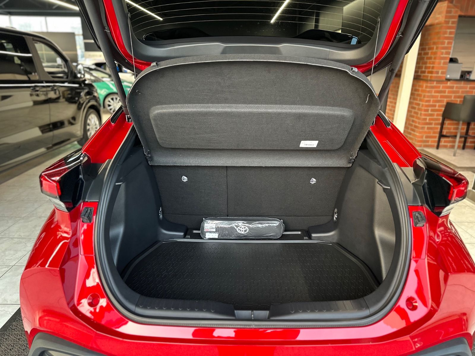 Toyota C-HR Hybrid FWD - Samsaru's Car Outlet